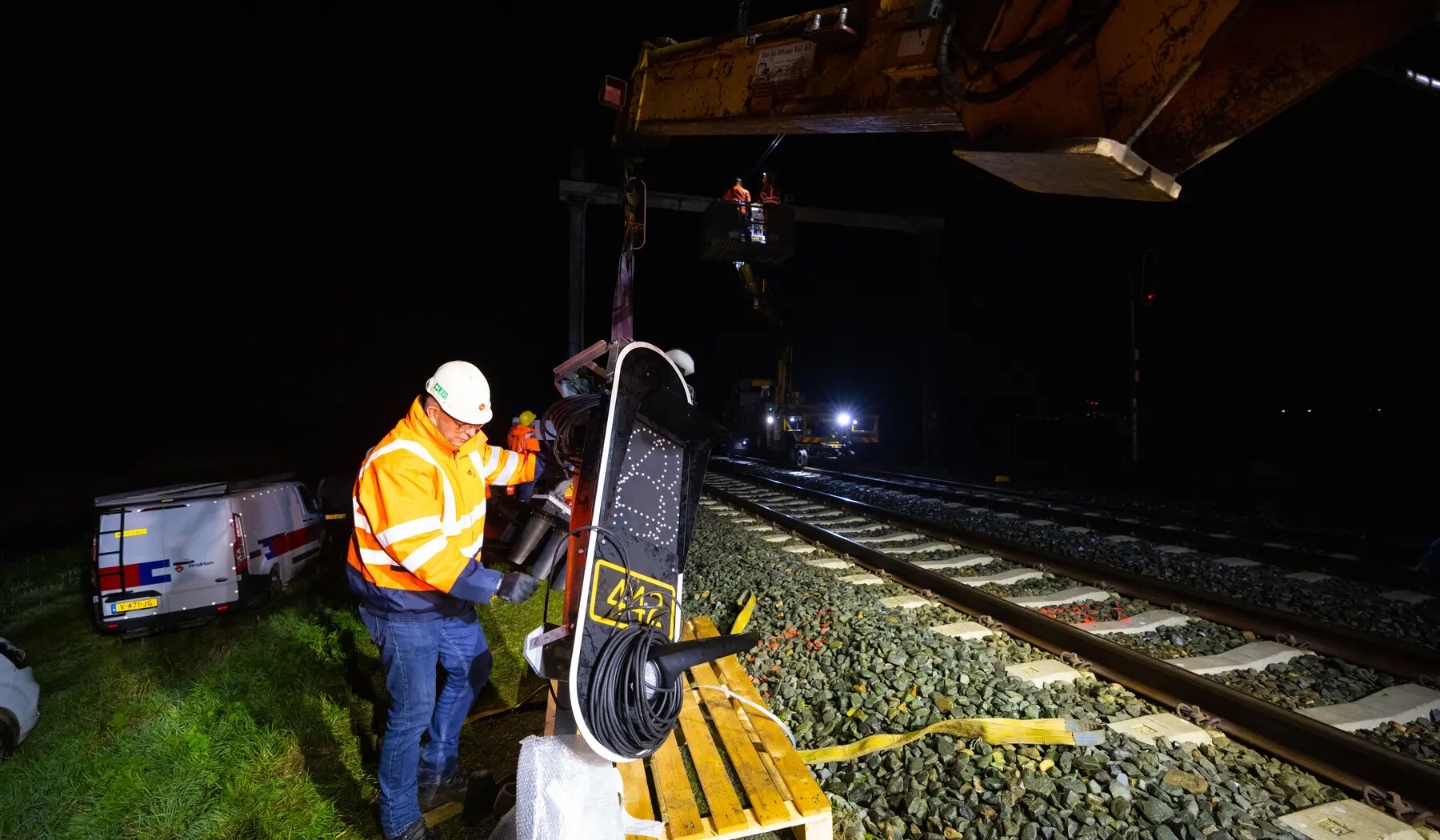 De eerste nieuwe seinen werden in het donker geplaatst