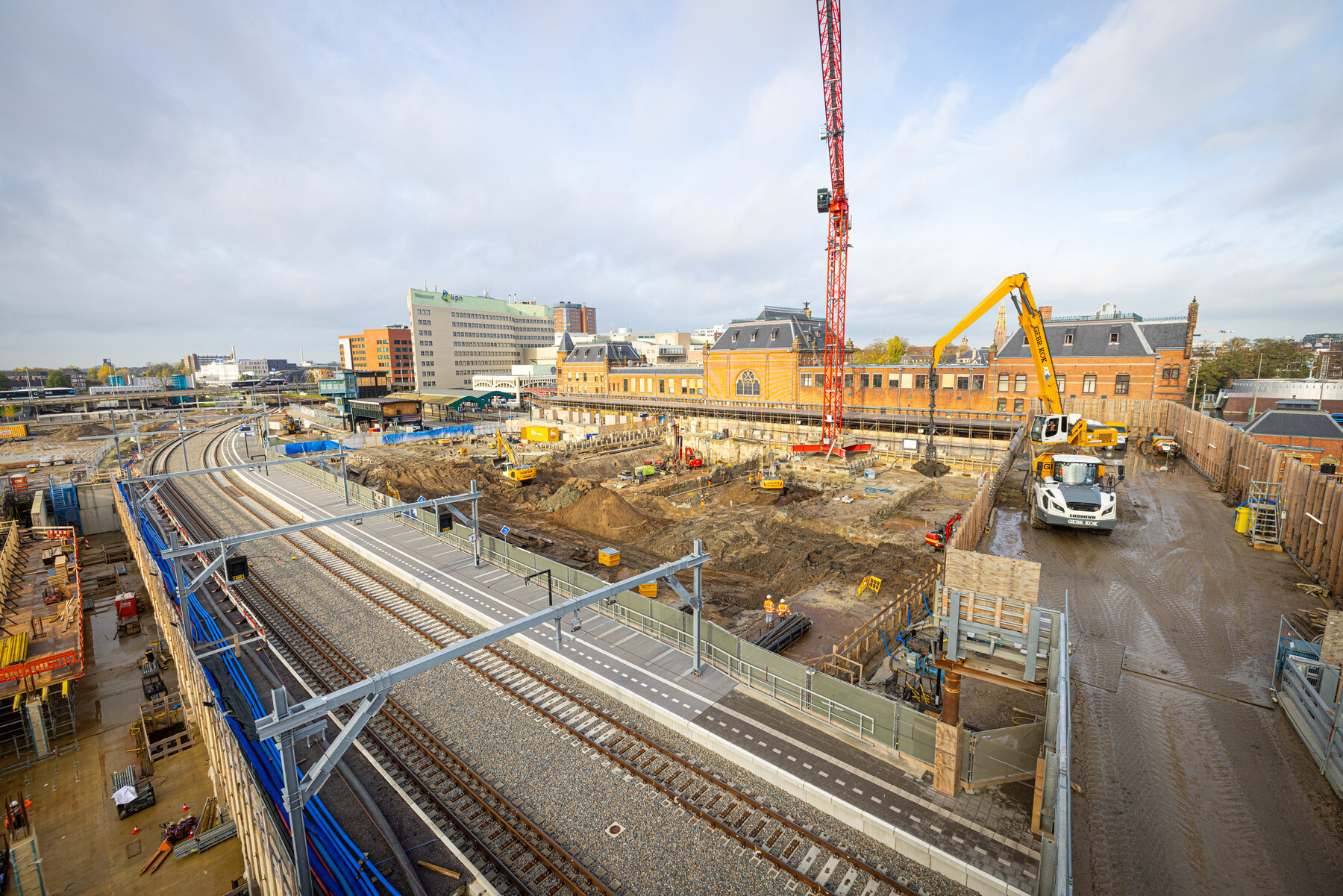 De plek waar reizigers straks aan de noordkant van het station de reizigersonderdoorgang in of uit kunnen