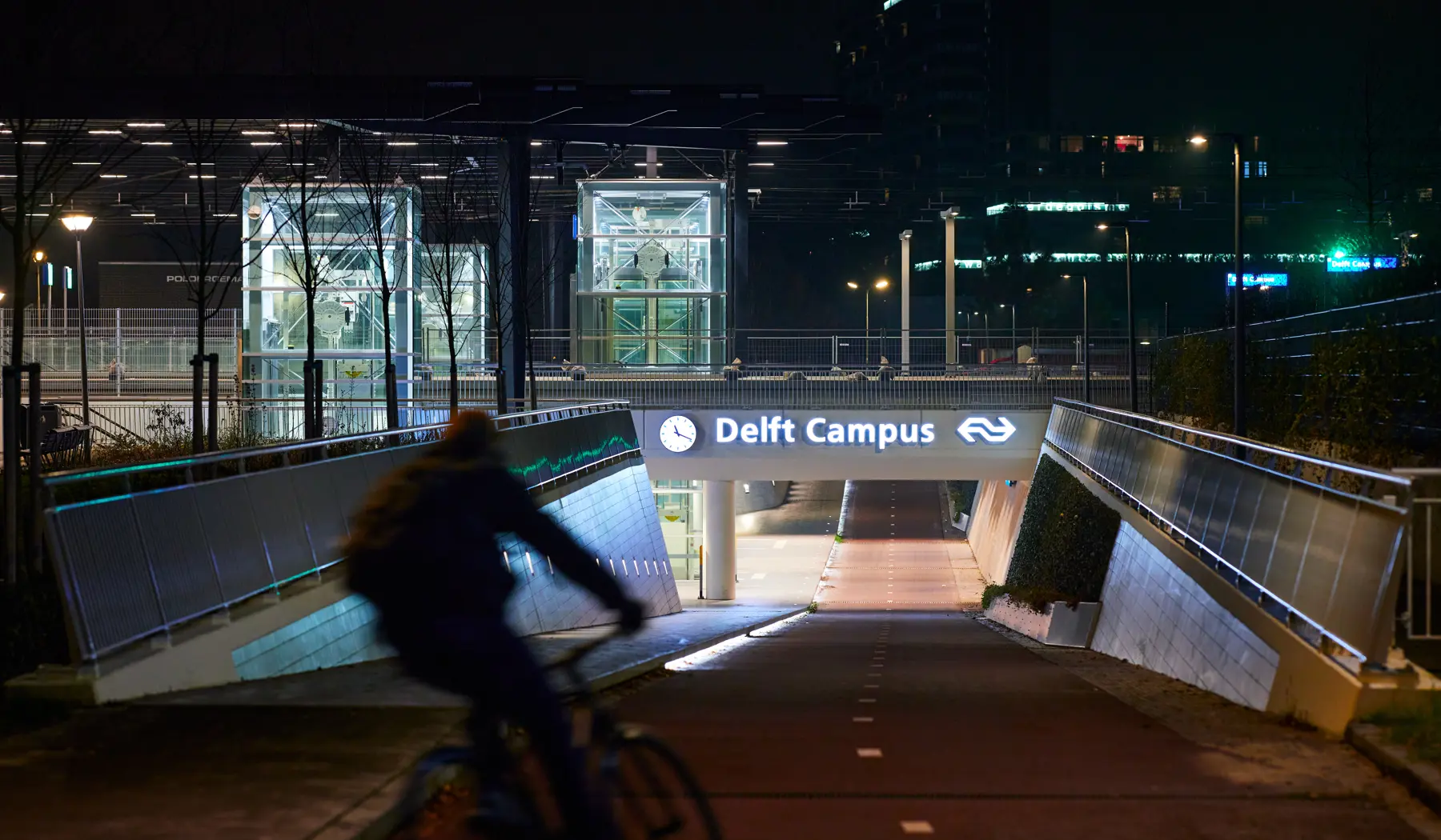 Of voor de verlichting in de fiets- en voetgangerstunnel