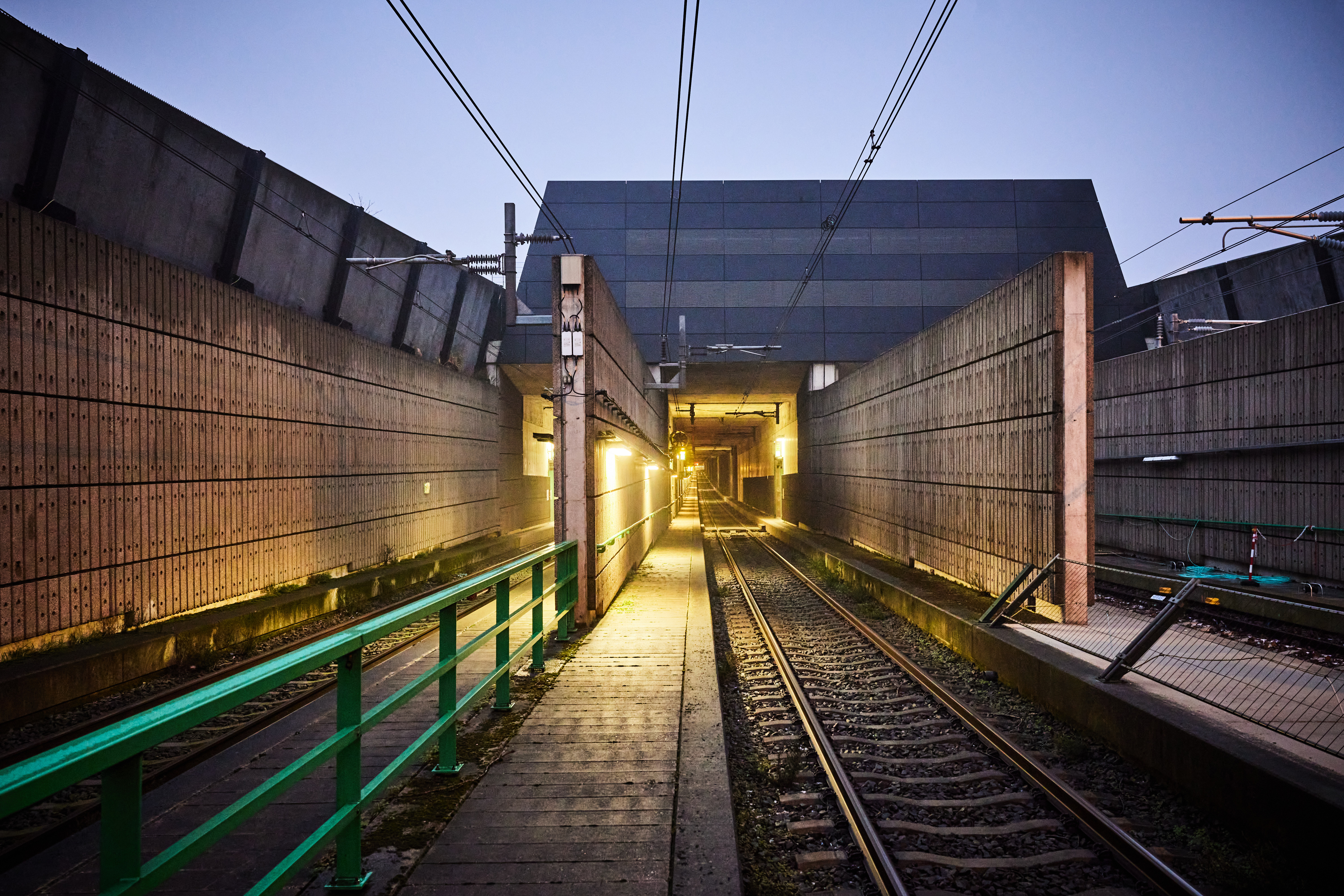 Ingang spoortunnel naar station Delft