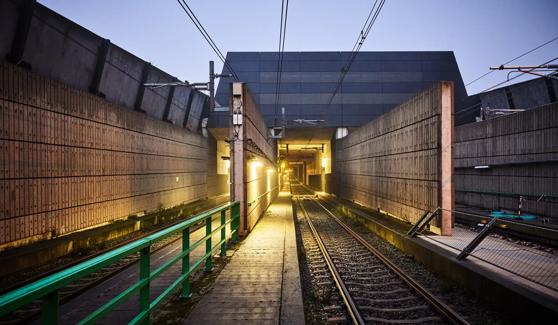Ingang spoortunnel naar station Delft