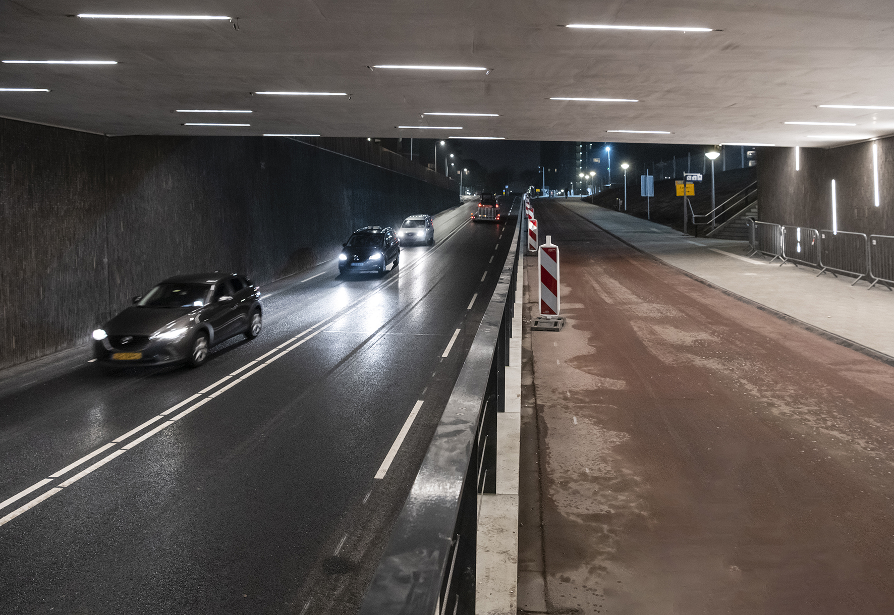 Het verkeer in Diemen gaat nu onder het spoor door