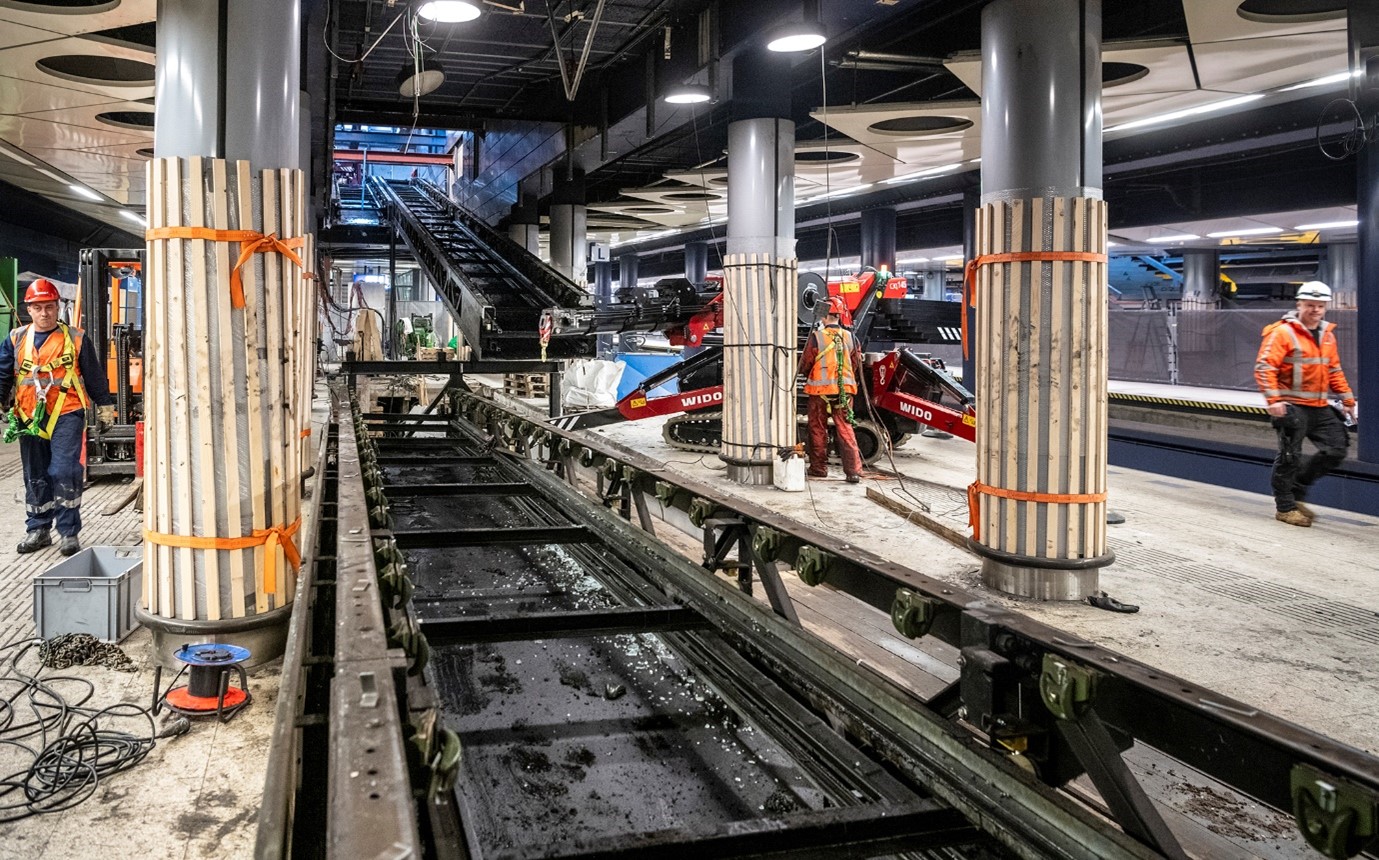 Werkzaamheden in spoortunnel Schiphol
