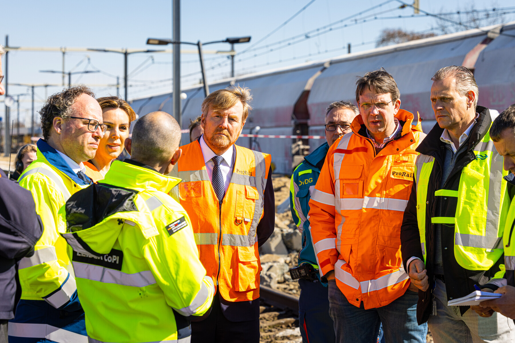 Z.M. Koning Willem-Alexander op de plek van het ongeval