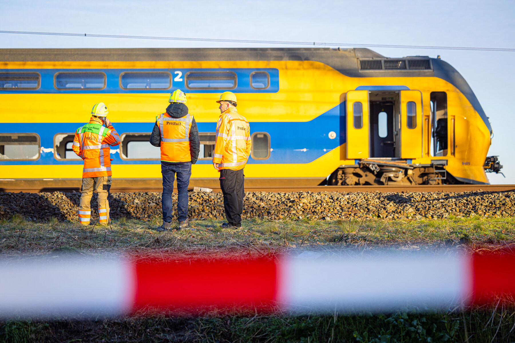 Een gedeelte van de reizigerstrein op de plek van het ongeval