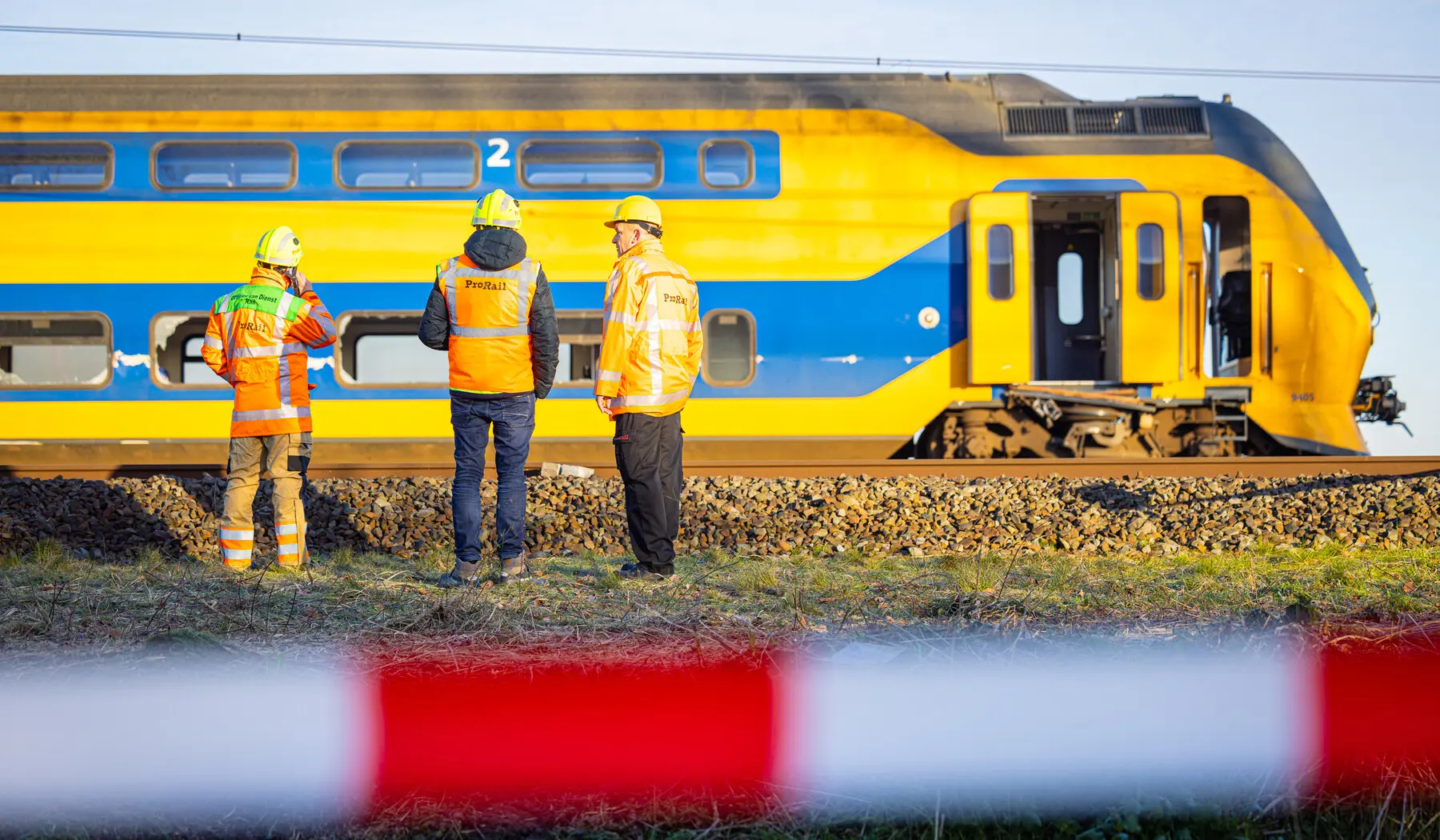 Een gedeelte van de reizigerstrein op de plek van het ongeval