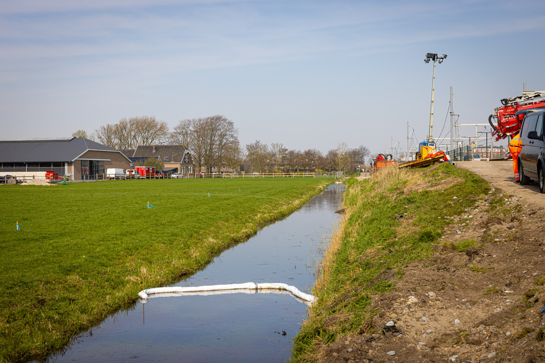 Sloot in Voorschoten bij het spoor