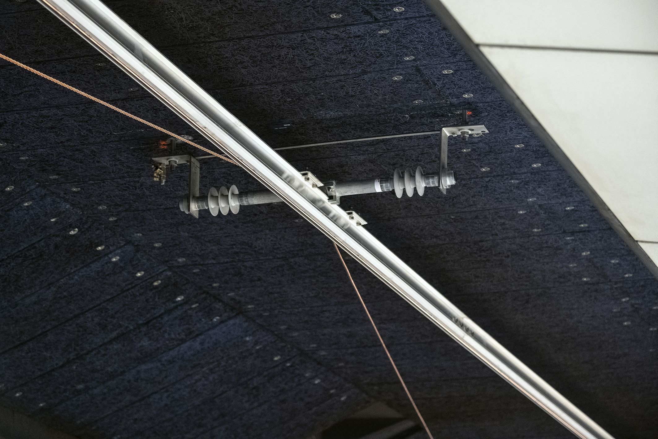 De bovenleiding werd vervangen door stroomrail