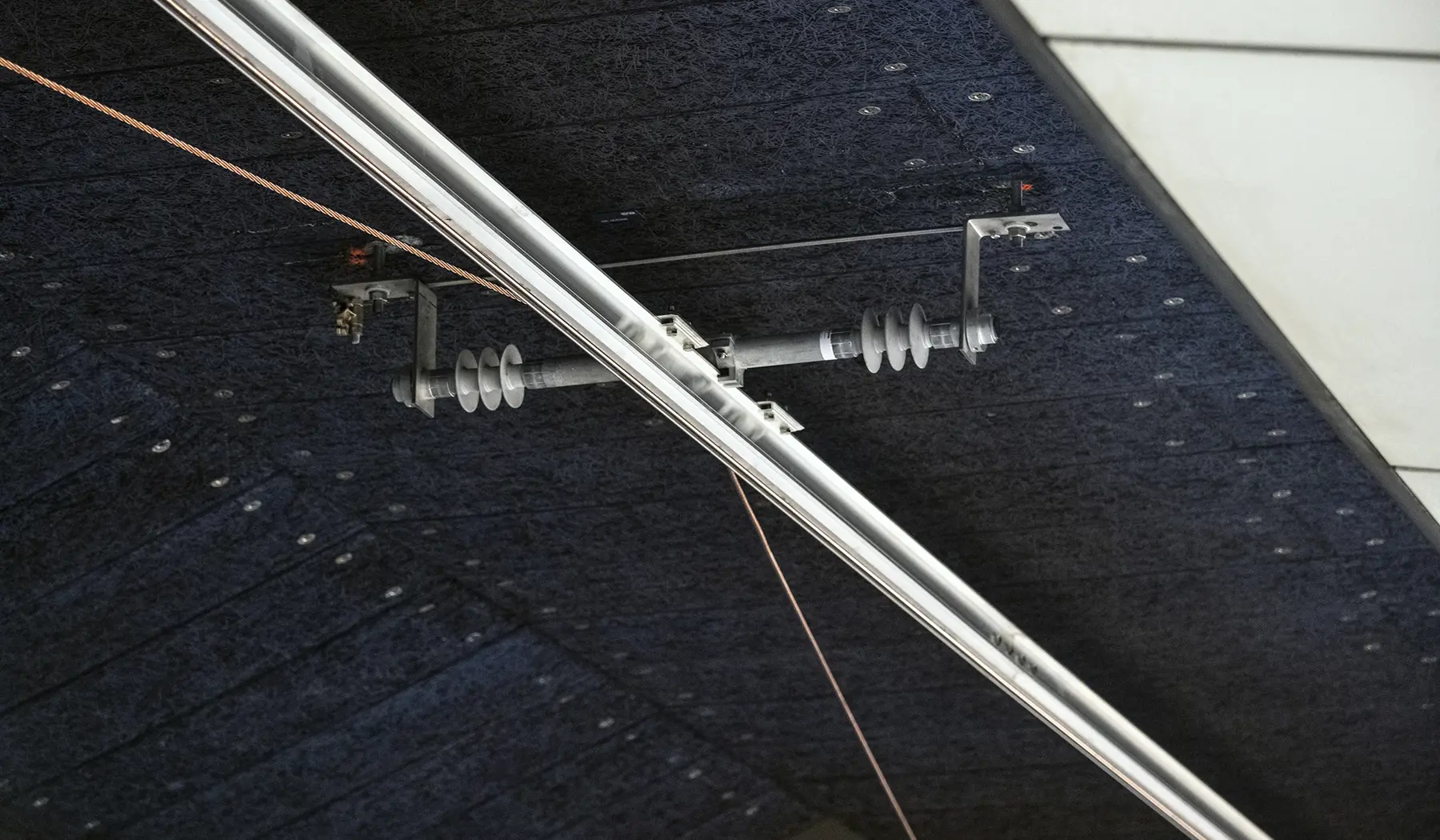 De bovenleiding werd vervangen door stroomrail