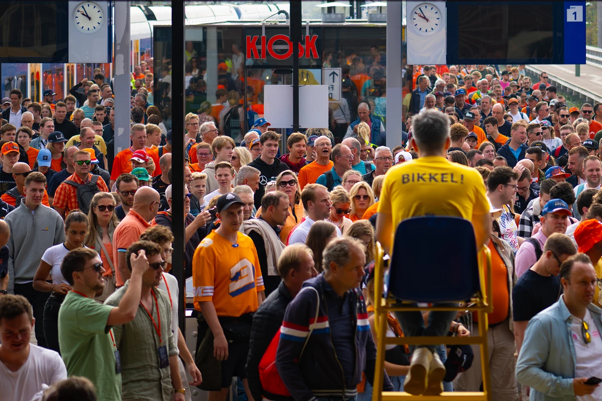 Op zondag reisden meer dan 50.000 reizigers via station Zandvoort