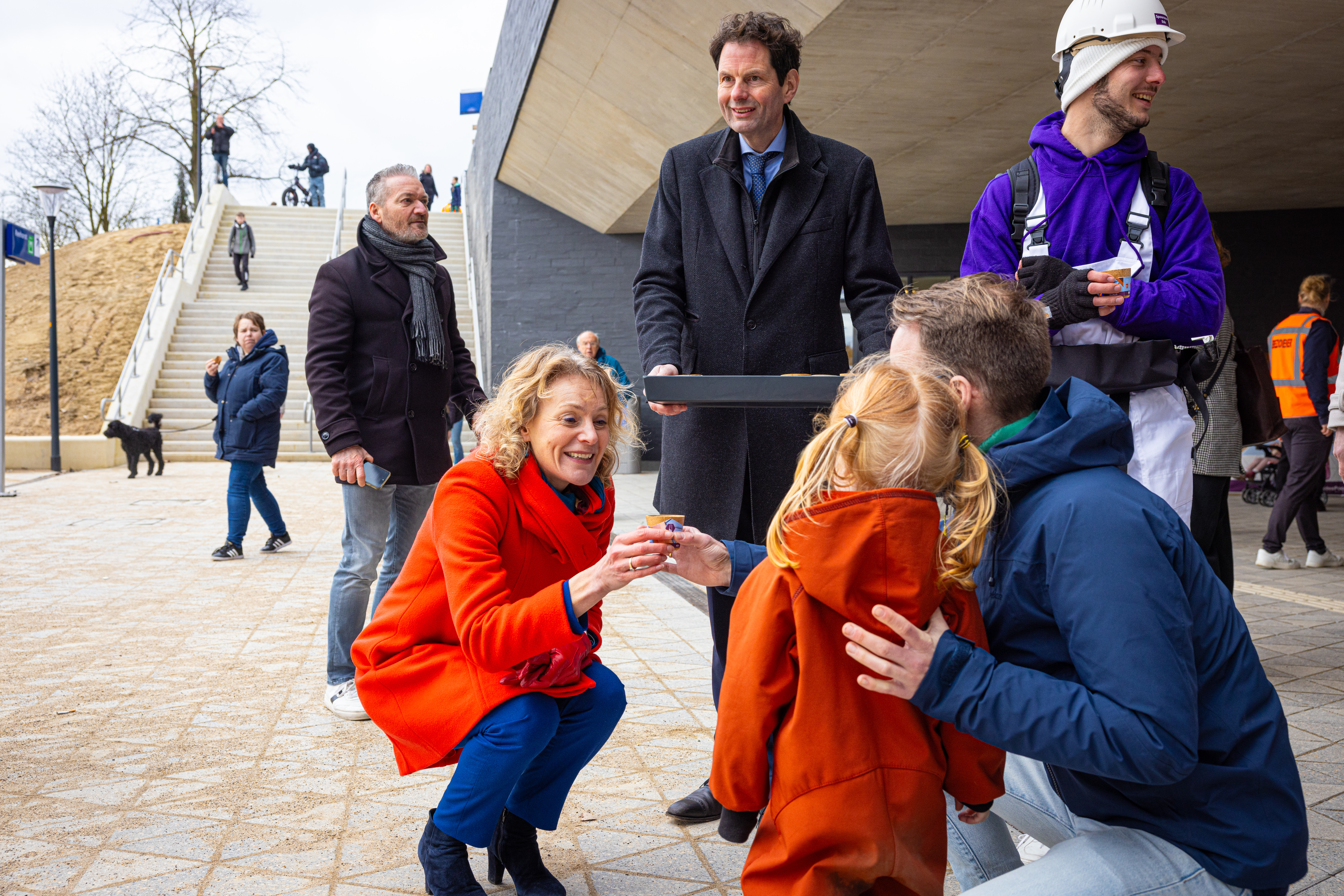 Er werden smoothies uitgedeeld aan de reizigers