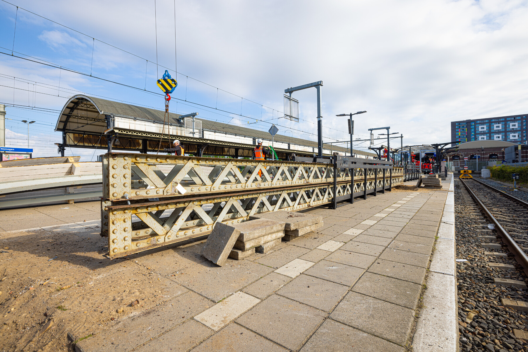 Staalwerk op het perron