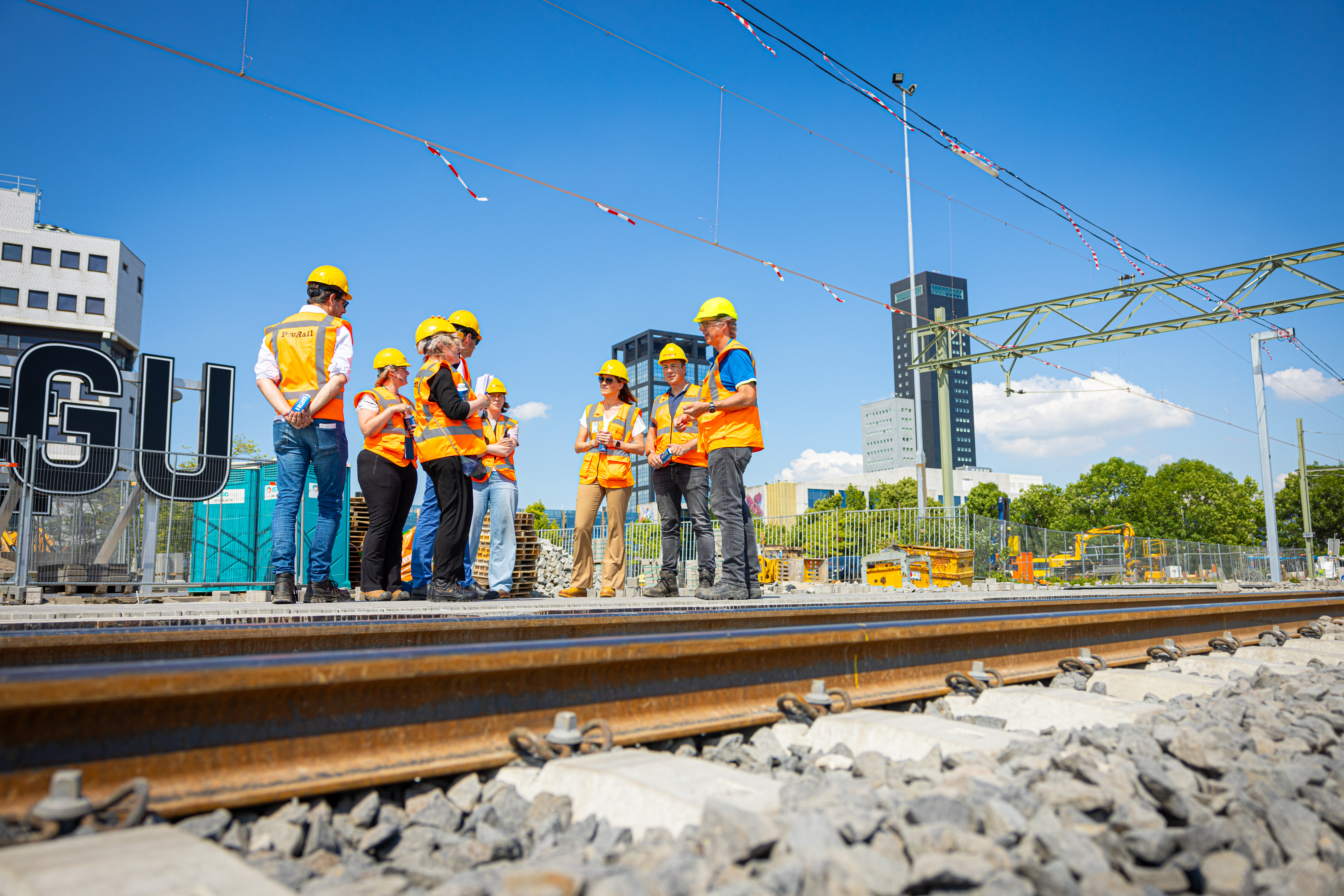 Betrokken bestuurders en regionale media gingen bij het project op bezoek