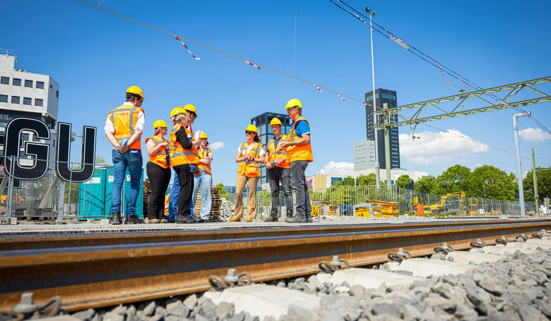 Betrokken bestuurders en regionale media gingen bij het project op bezoek