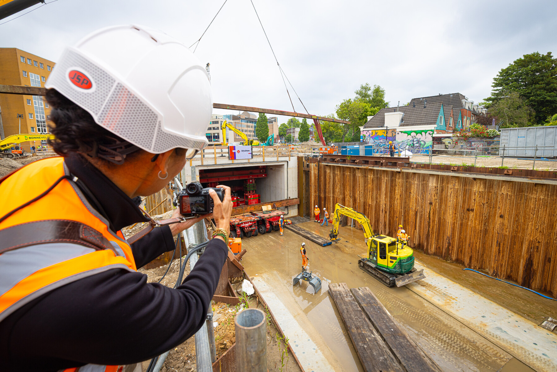 De bustunnel lag in een uur op z'n plek