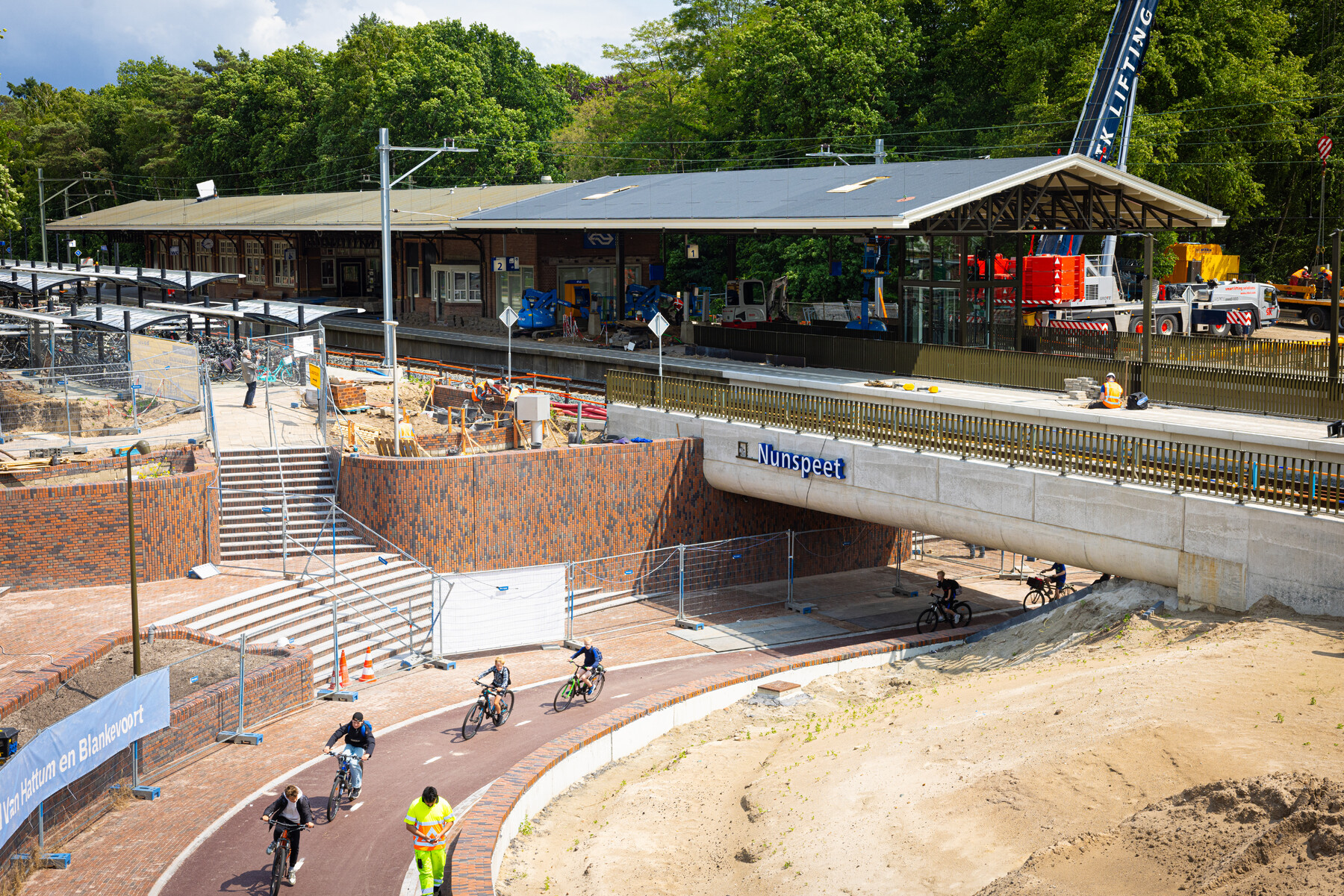 De onderdoorgang voor fietsers en voetgangers is afgemaakt