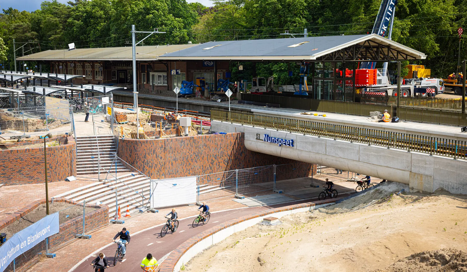 De onderdoorgang voor fietsers en voetgangers is afgemaakt