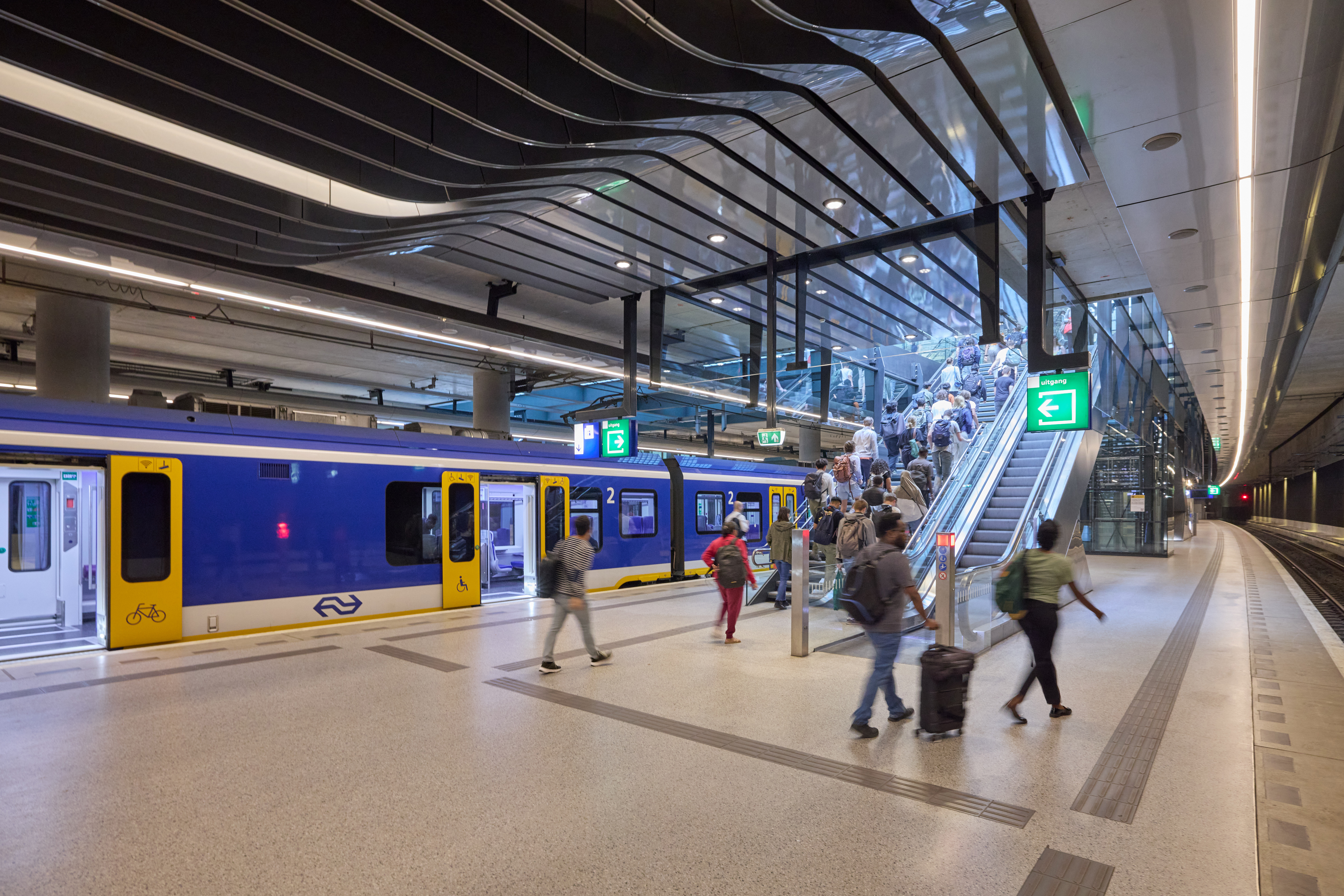 Het nieuwe perron op station Delft is open