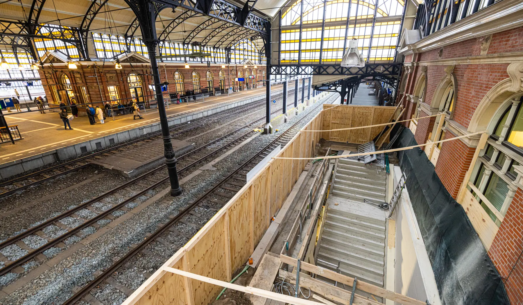 De trap naar perron 1 is verplaatst