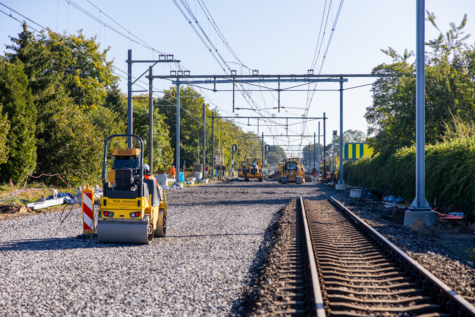 Het ballastbed is klaar voor de nieuwe wissels in Wierden