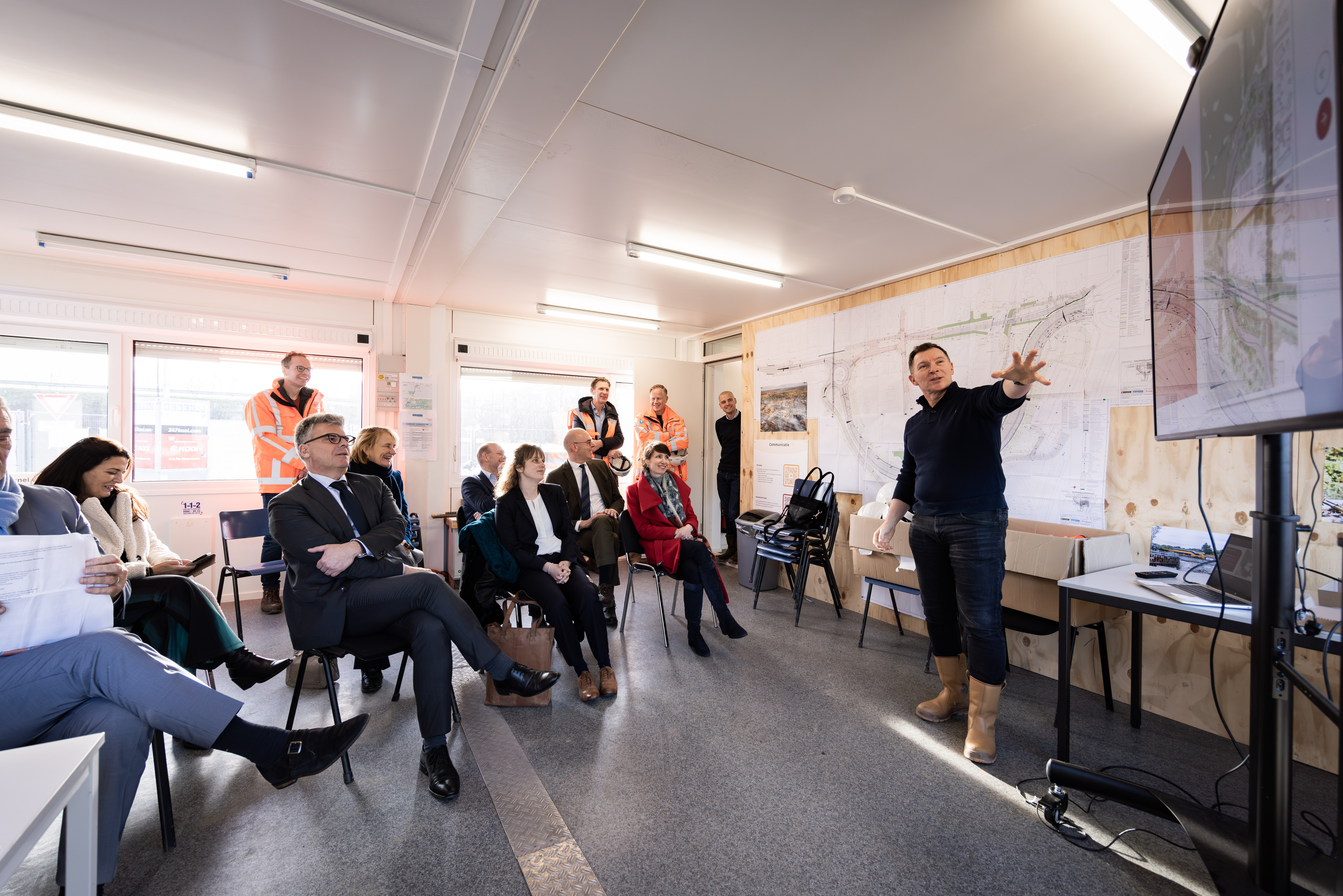 Het bezoek begon met een korte presentatie