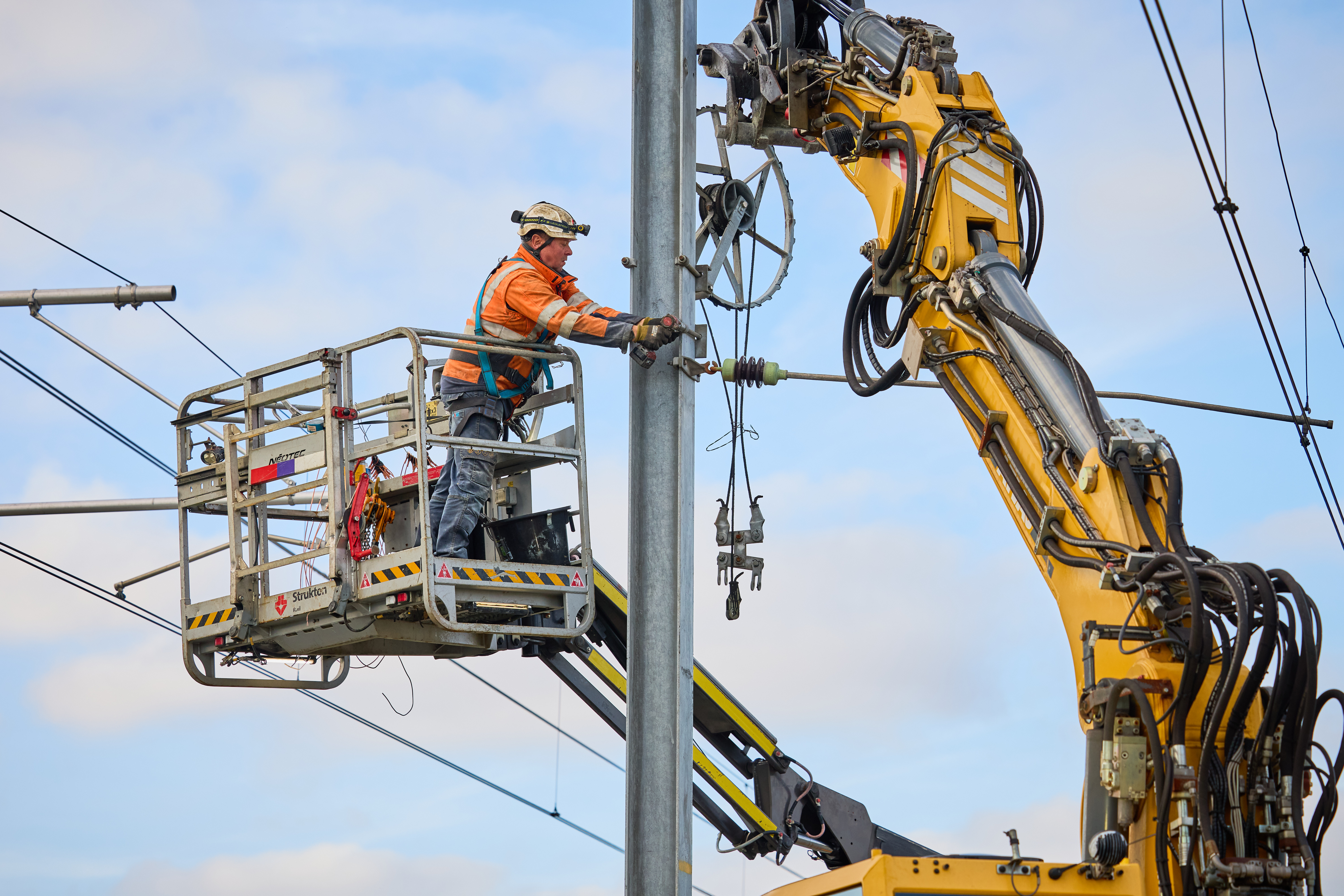 Werk aan de bovenleiding bij Schiedam