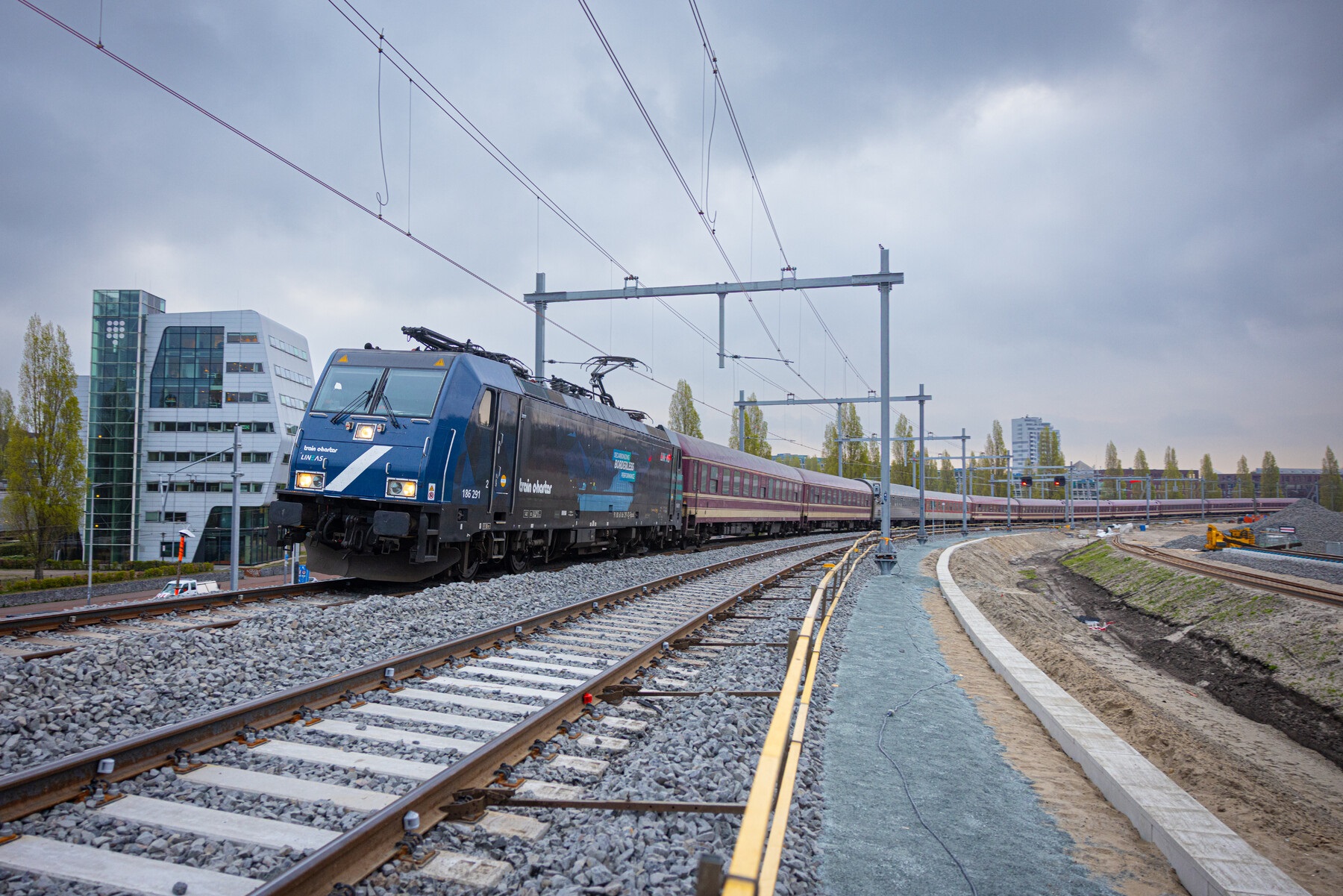 Trein over spoor Dijksgracht