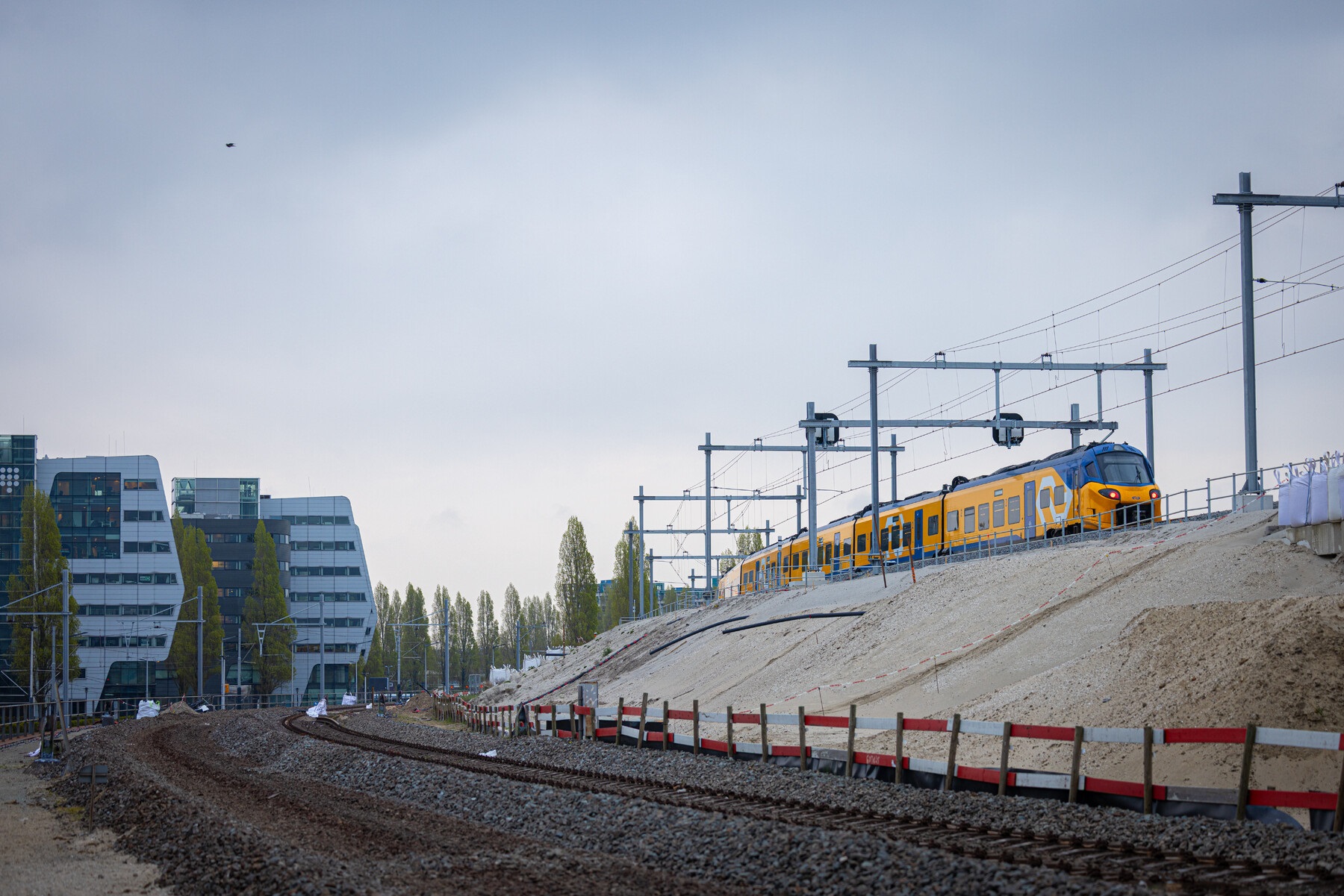 Trein over spoor Dijksgracht