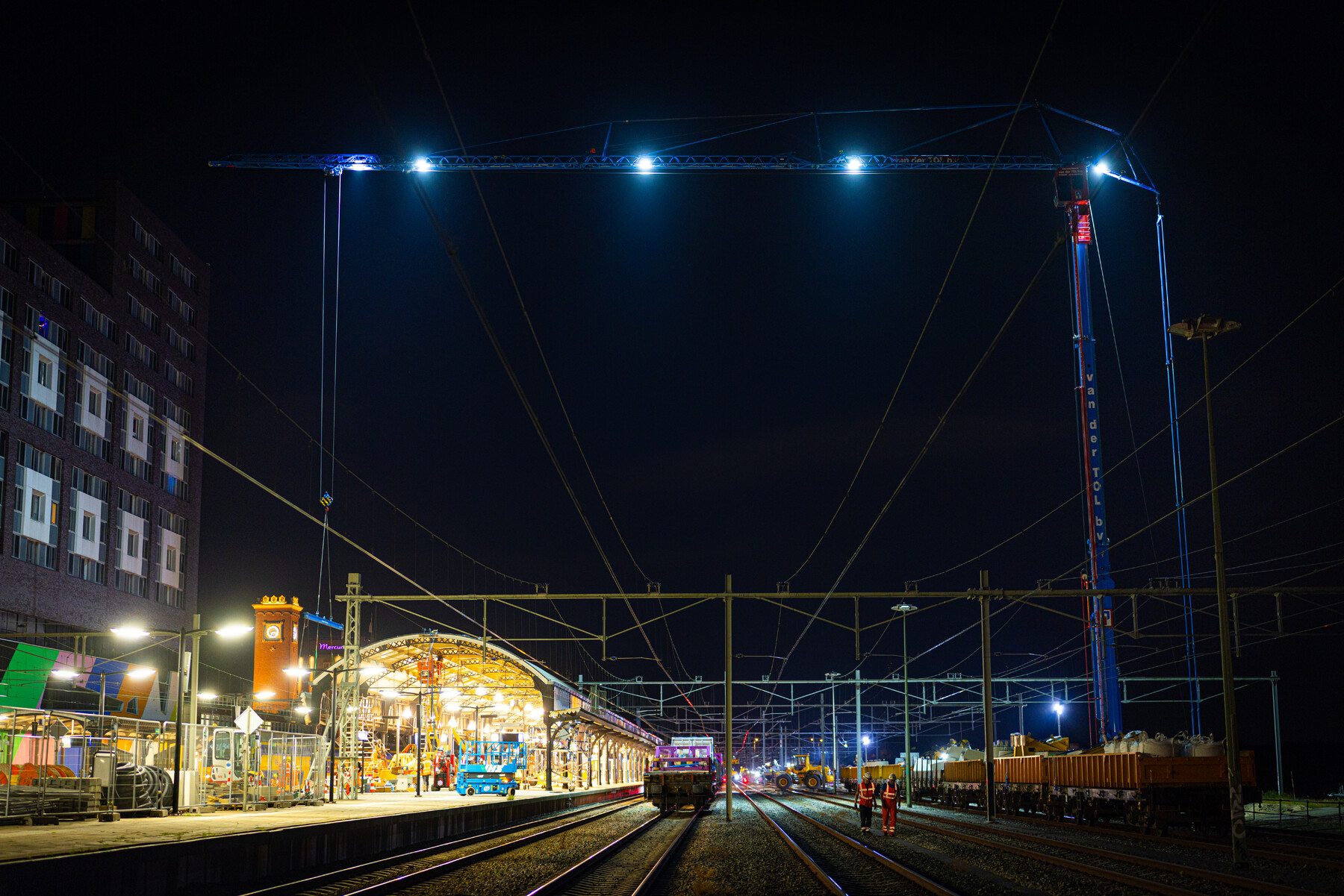 Dag en nacht werkte aannemer Dura Vermeer door