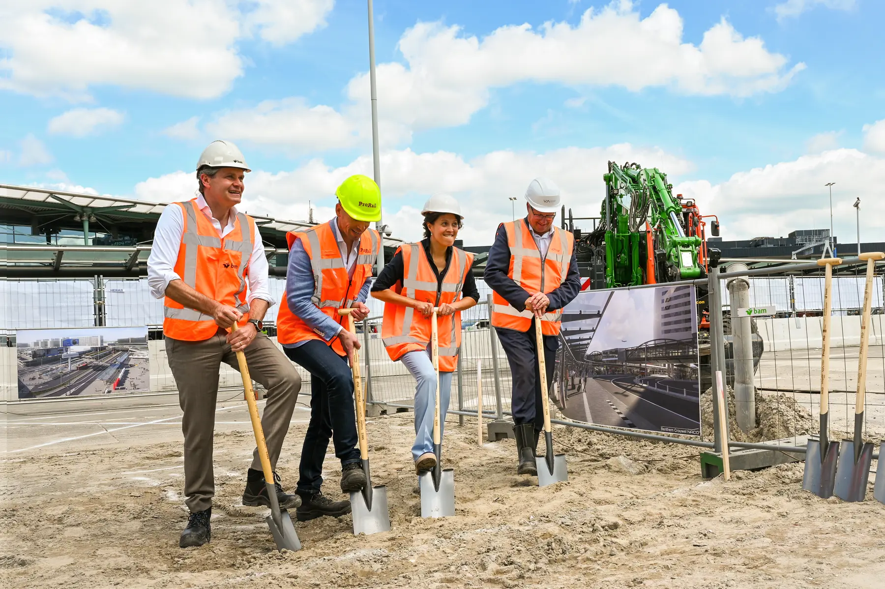 Symbolisch de eerste schop in de grond