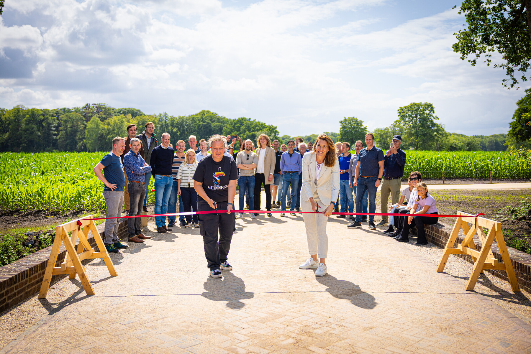 De nieuwe ontsluitingsweg bij boerderij 't Visch wordt officieel geopend