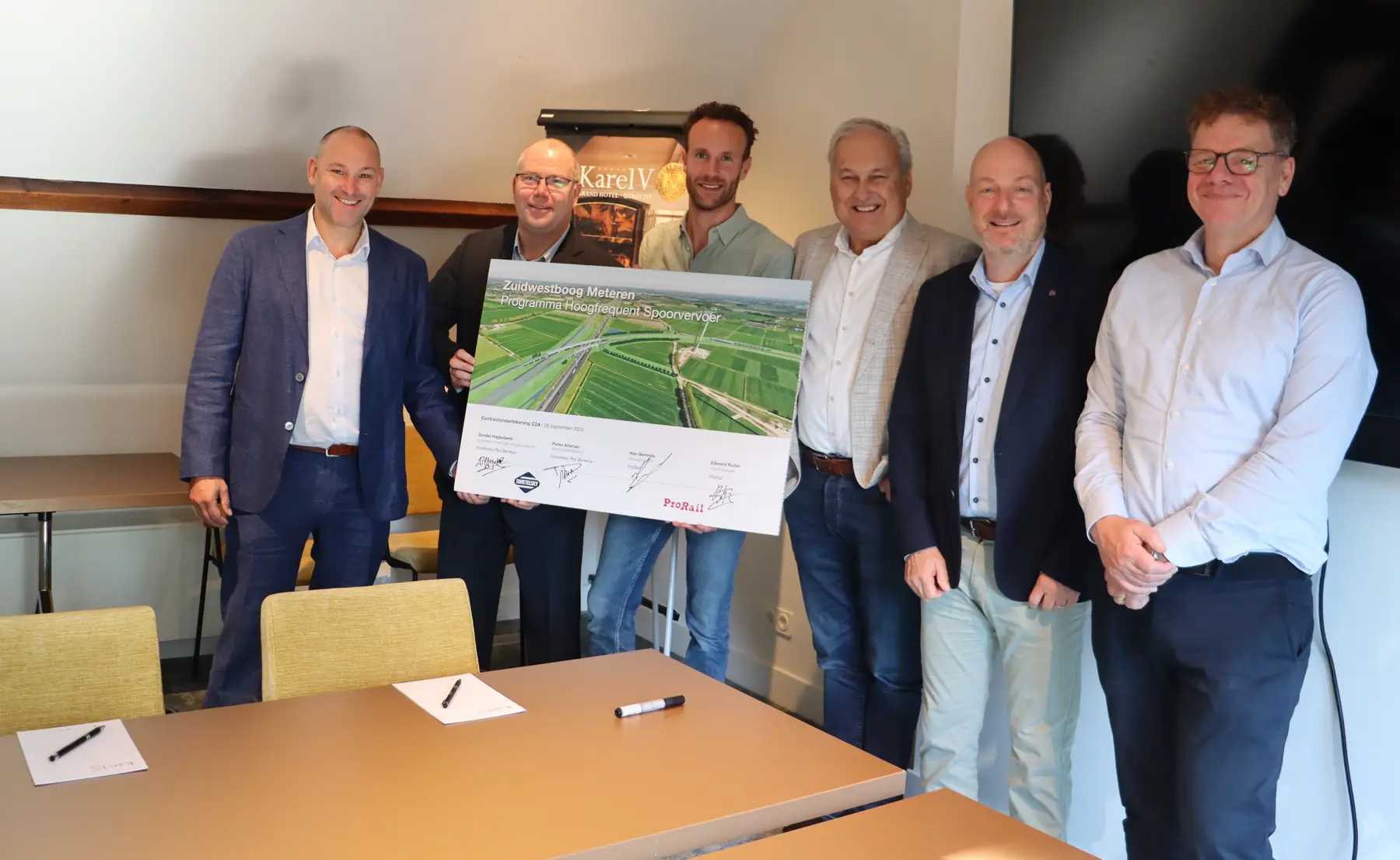 vlnr: Sander Hagenbeek (Swietelsky), Hans Tigchelaar (Swietelsky), Mark van Velp (ProRail), Pieter Ahsman (Swietelsky), Edward Ruiter (ProRail), Han Berends (ProRail)