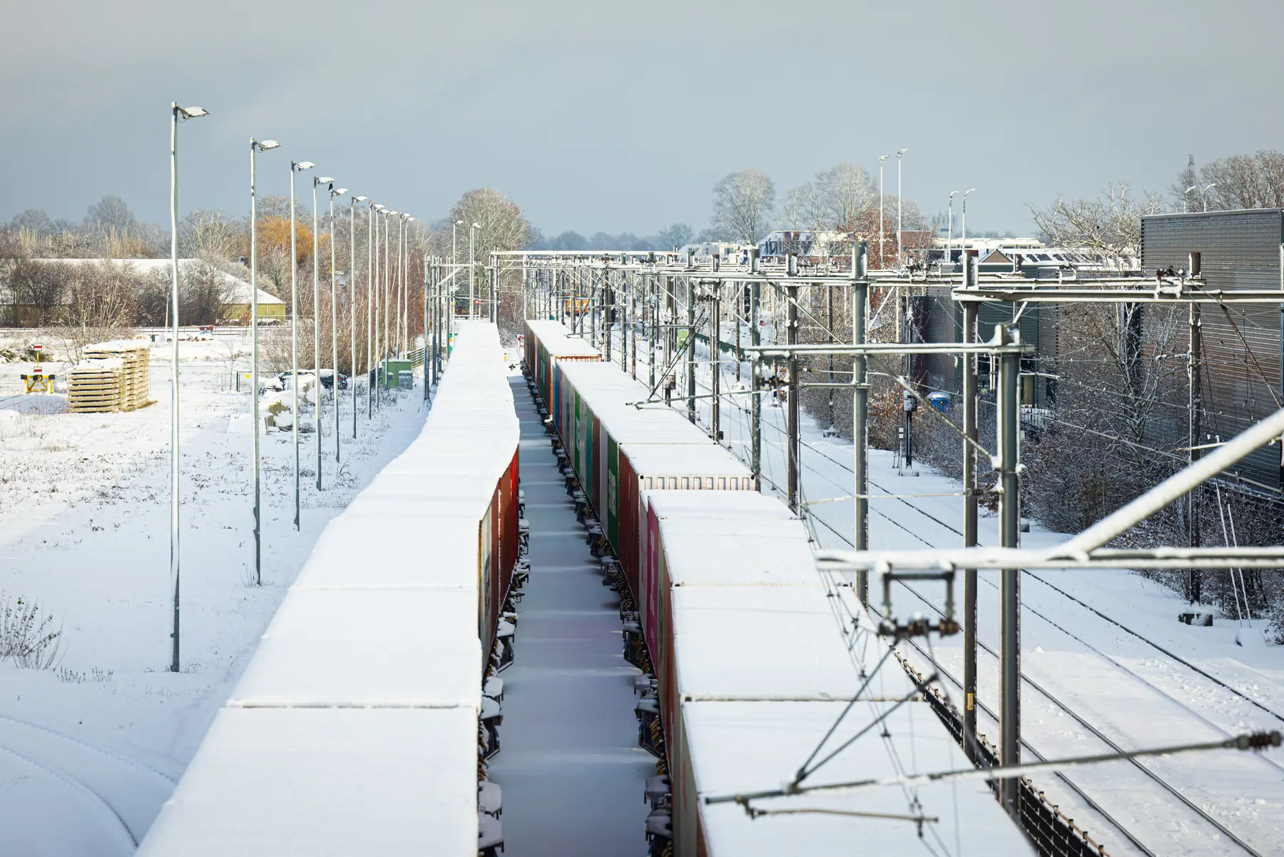 Sneeuw bij de railterminal in Tilburg
