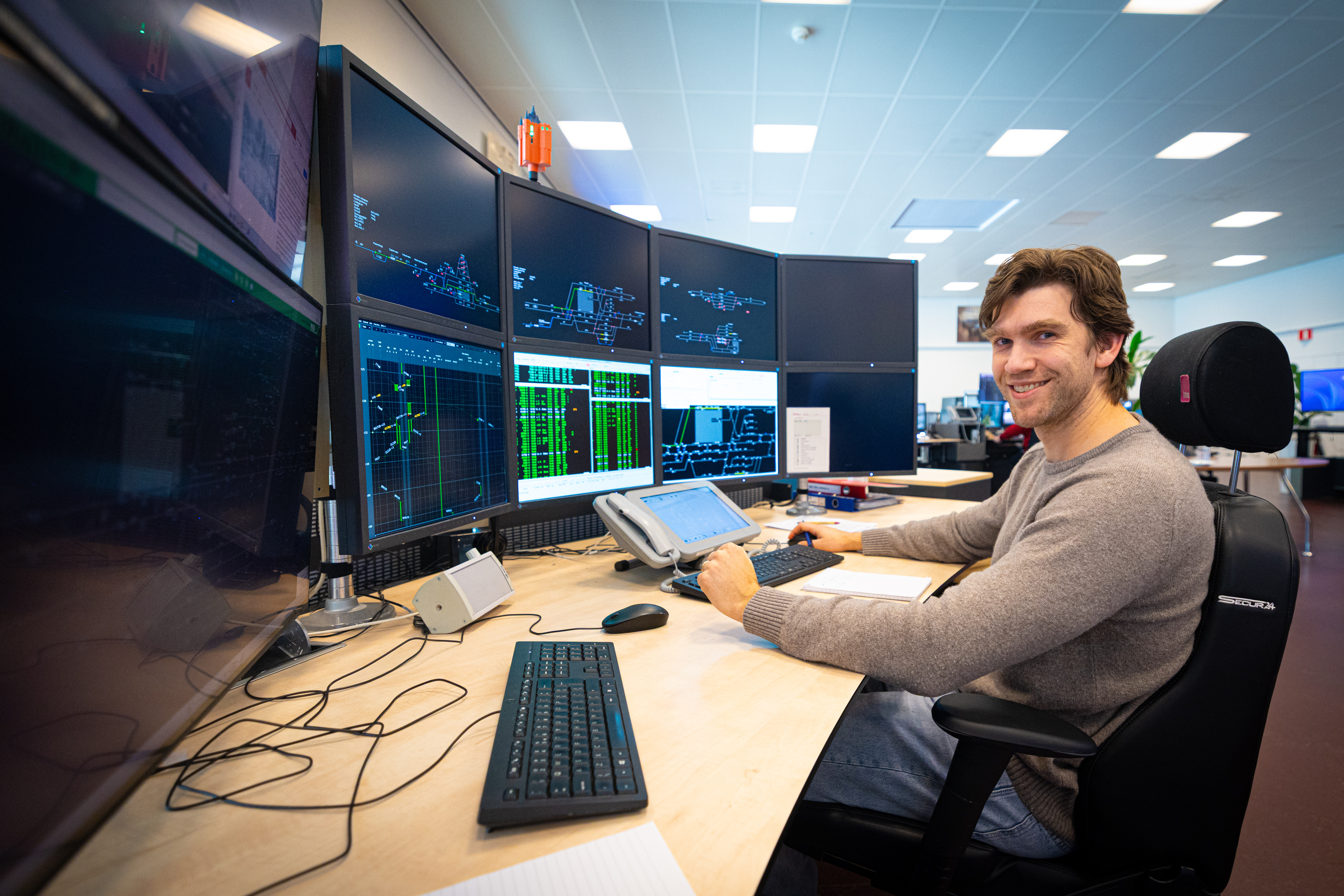 Pepijn op zijn werkplek