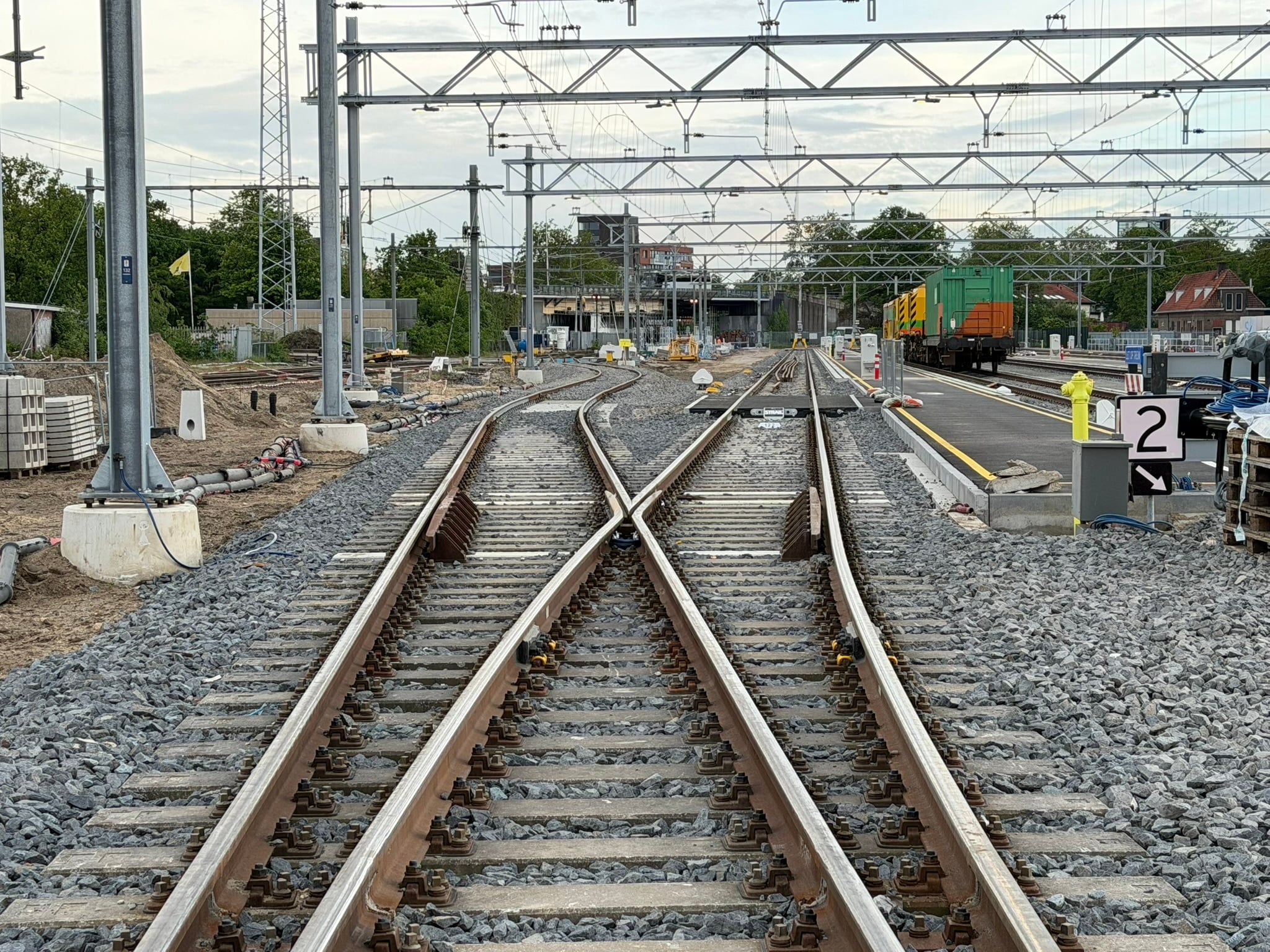 De spooraansluiting naar het opstelterrein 