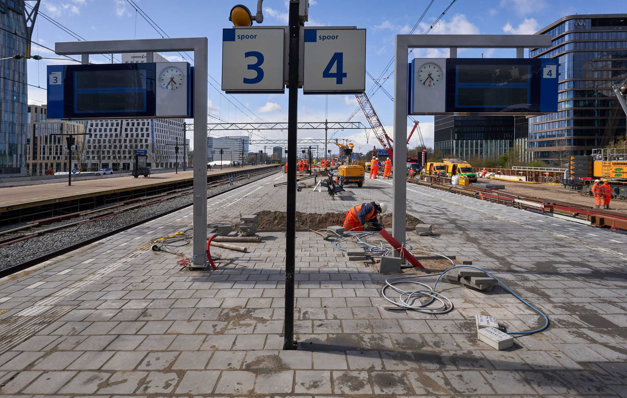 Aan het werk op het perron (foto: Marcel Steinbach)