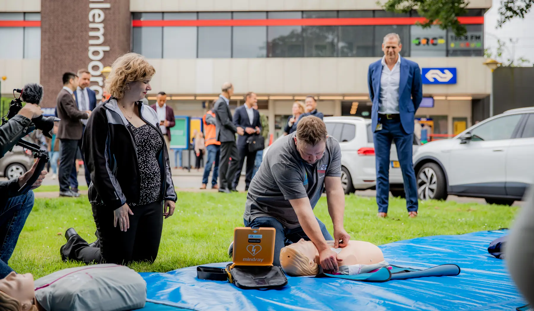 Een demonstratie van de AED