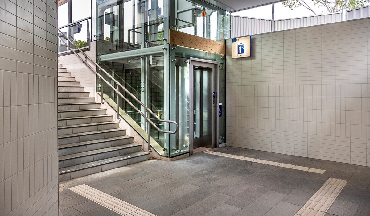 Lift op het vernieuwde station Alkmaar Noord