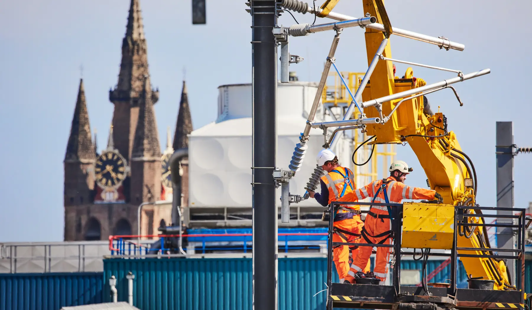 Werk aan de bovenleiding bij Delft