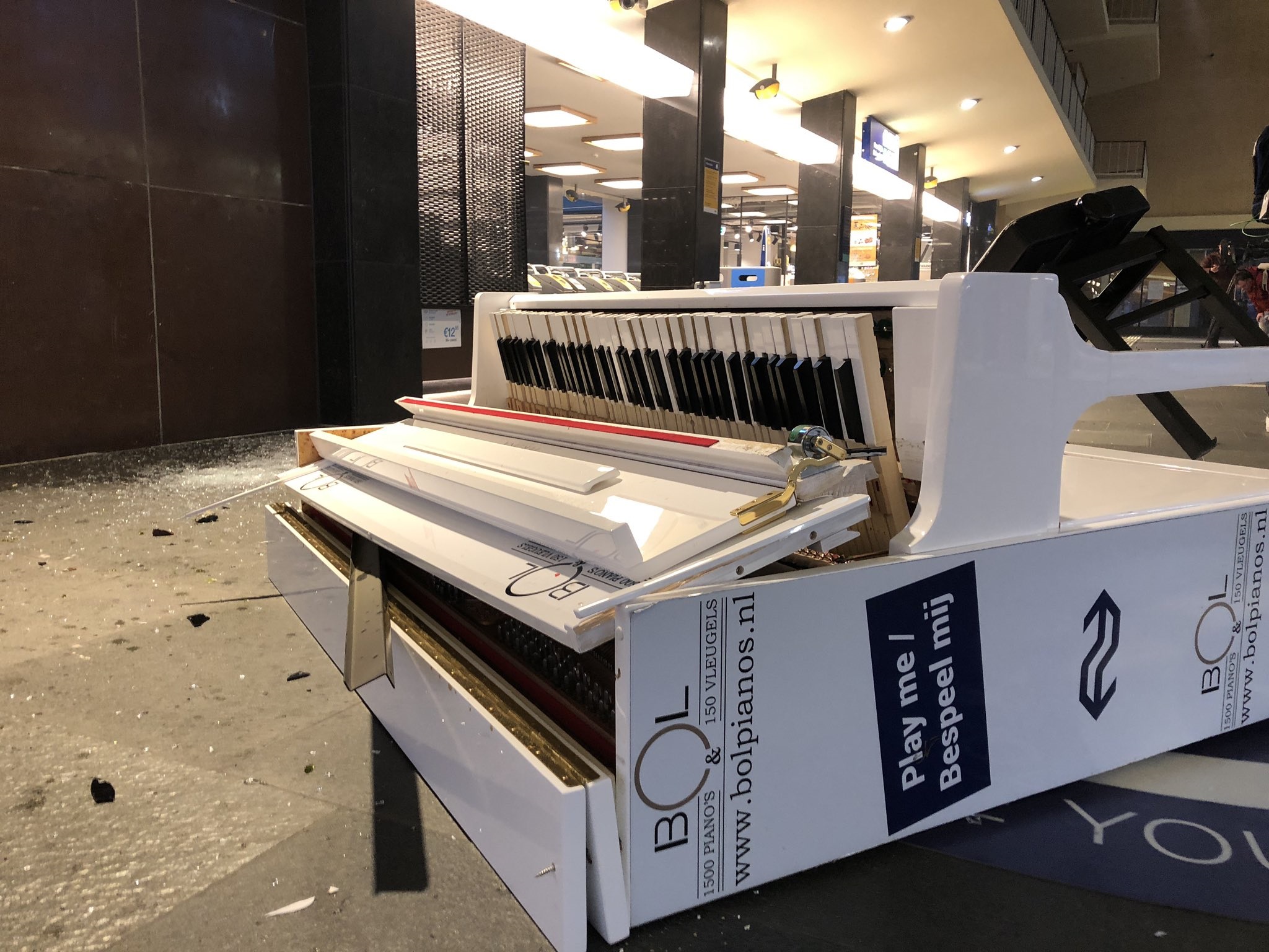 Een ravage op station Eindhoven Centraal