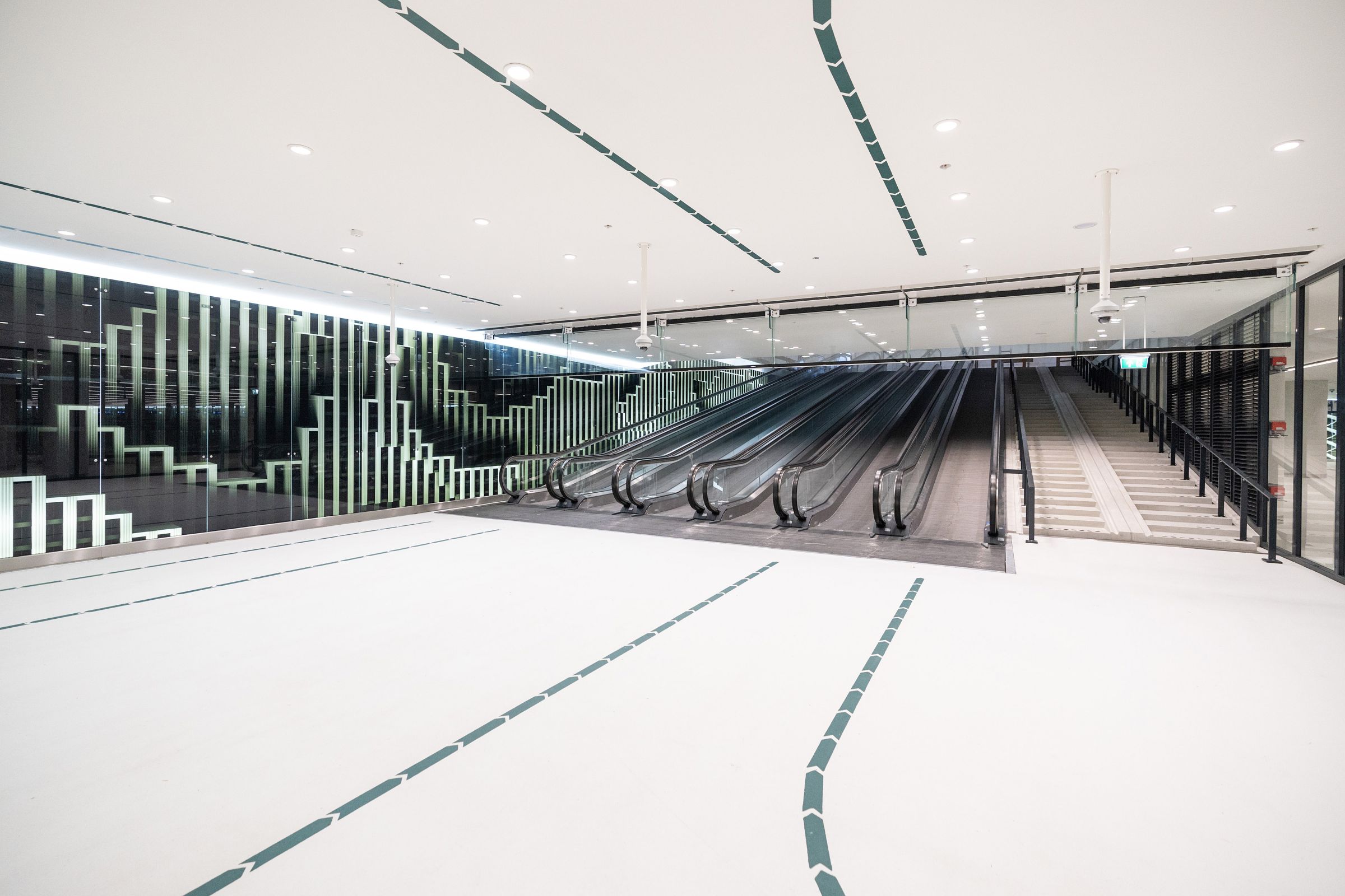 Fietsenstalling KJ-plein: rolpaden naar de entree