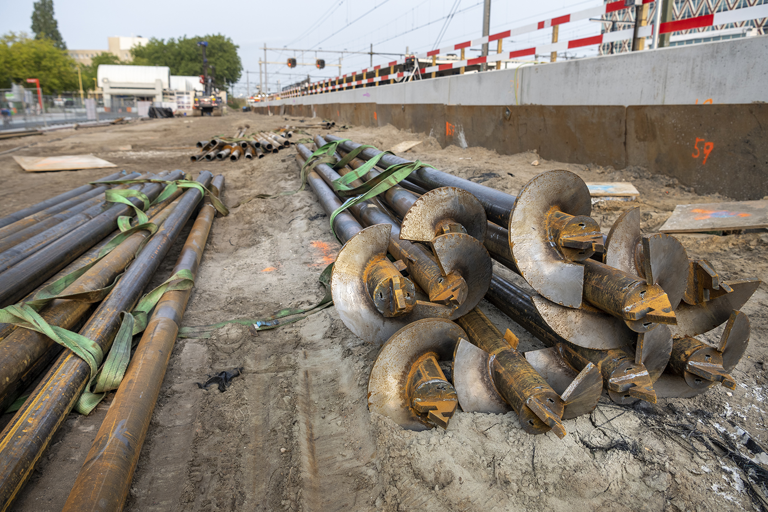 Funderingspalen liggen klaar