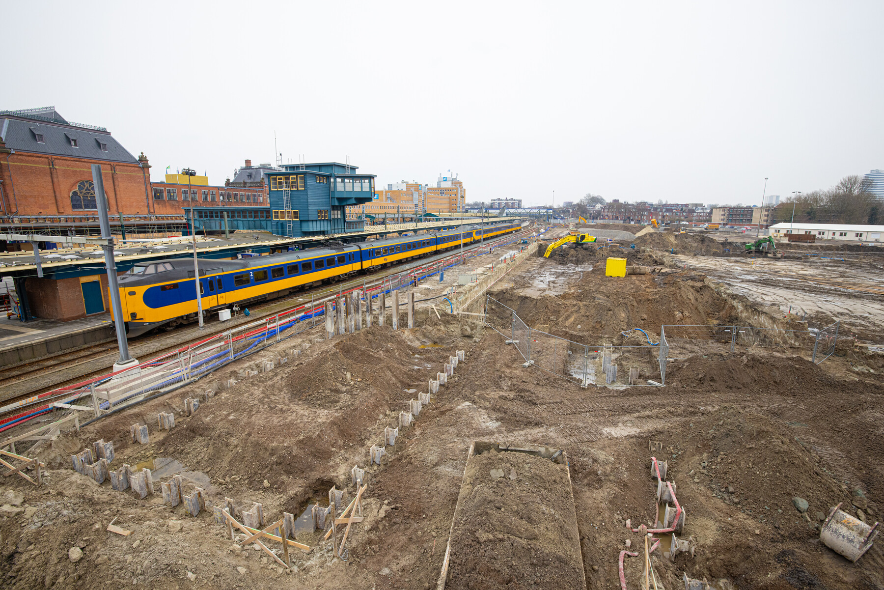 Overzicht bouwplaats zuidzijde station Groningen