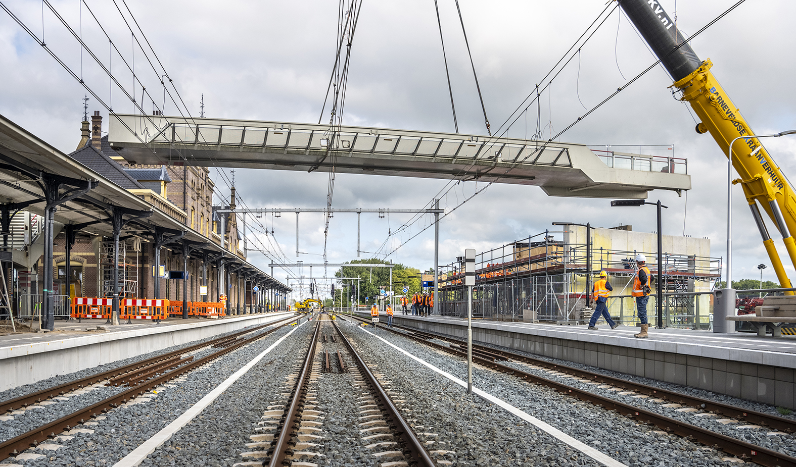 Het laatste deel van de traverse van Station Geldermalsen wordt afgehesen