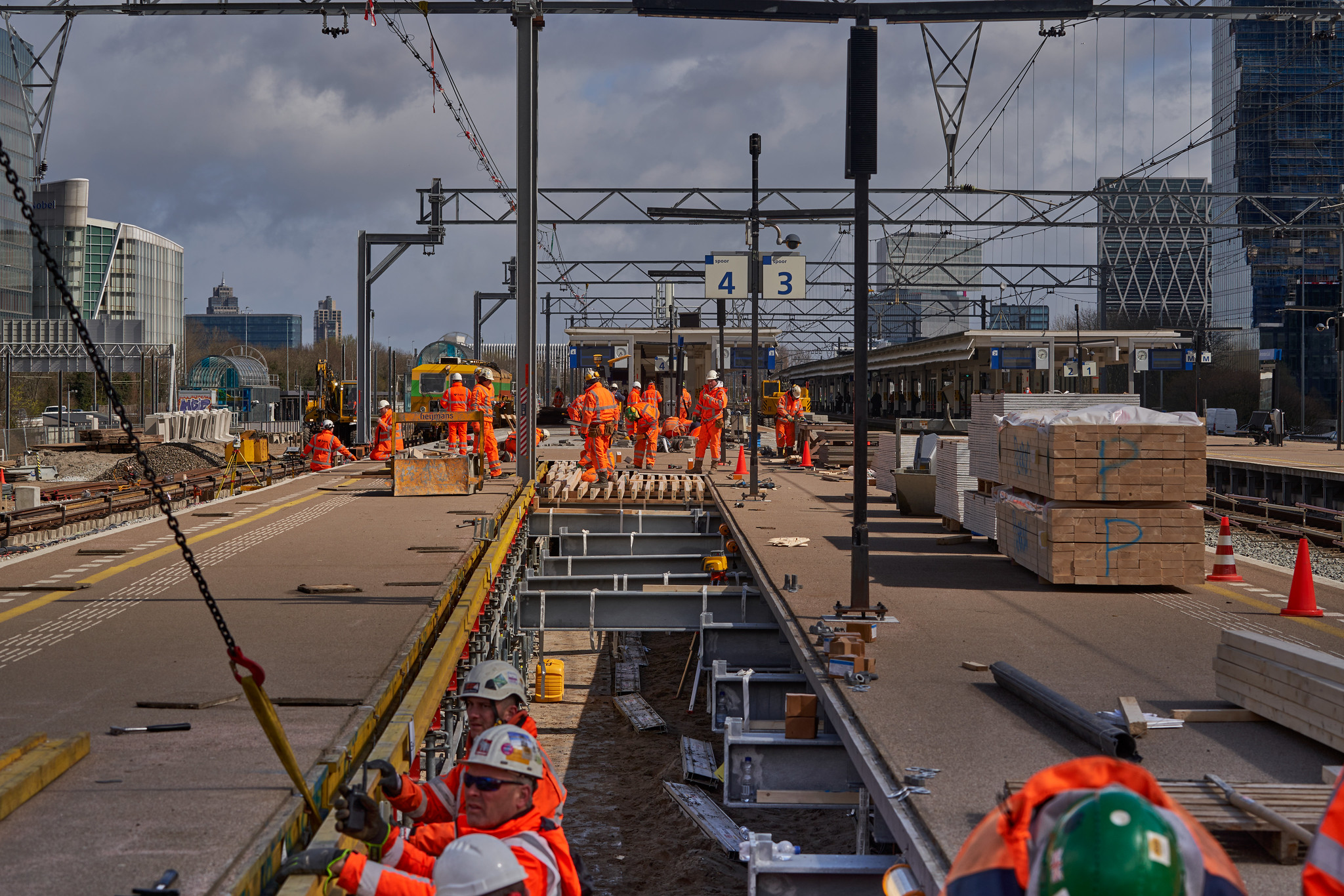Het perron wordt verbreed (foto: Marcel Steinbach)