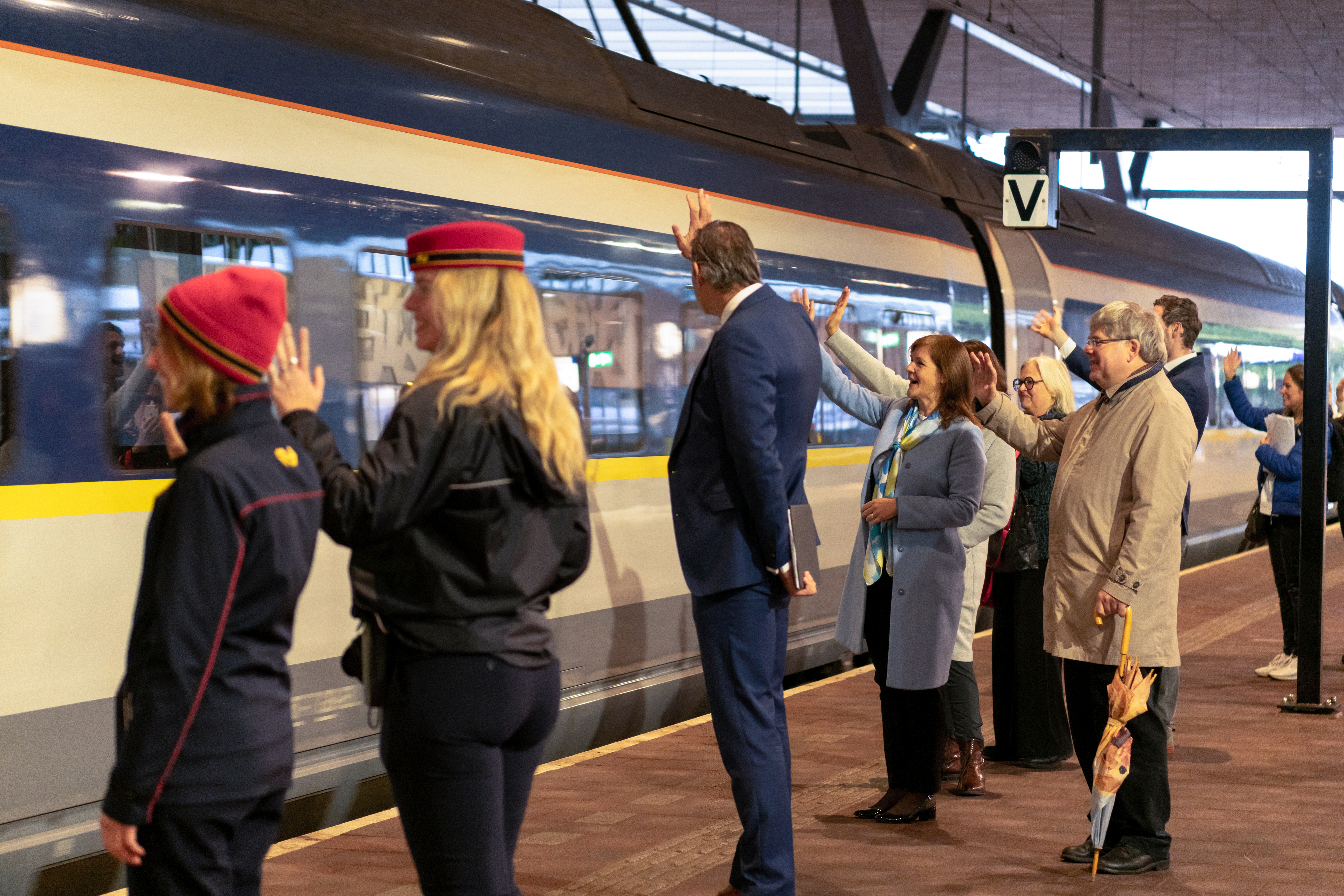 De klimaattrein, uitgezwaaid op station Rotterdam Centraal