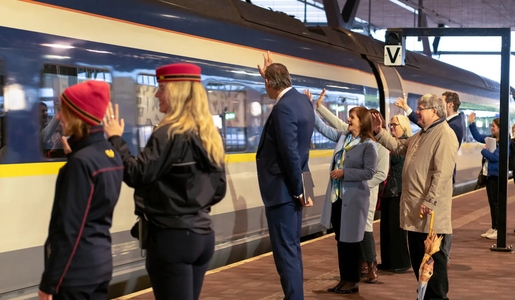 Uitzwaaien op station Rotterdam Centraal