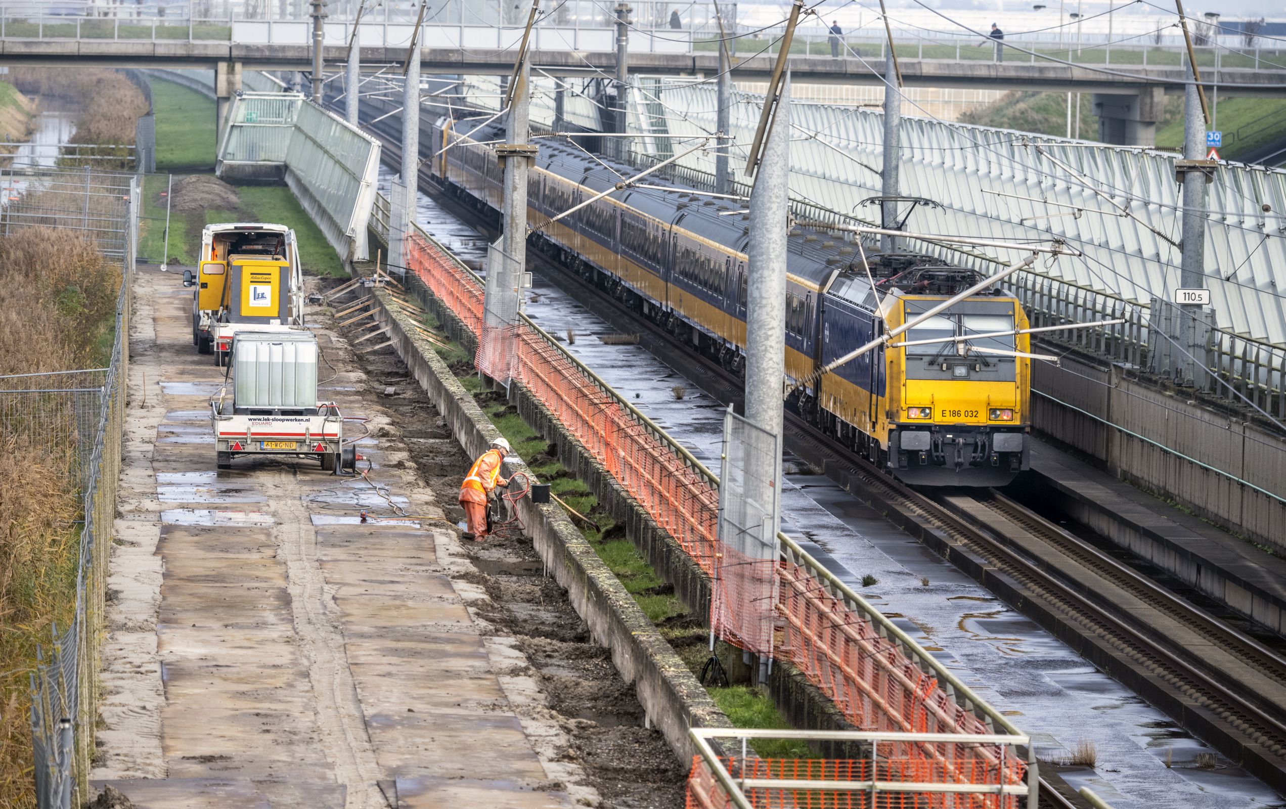 In Lansingerland zijn we begonnen met de aanleg van geluidsschermen langs de HSL