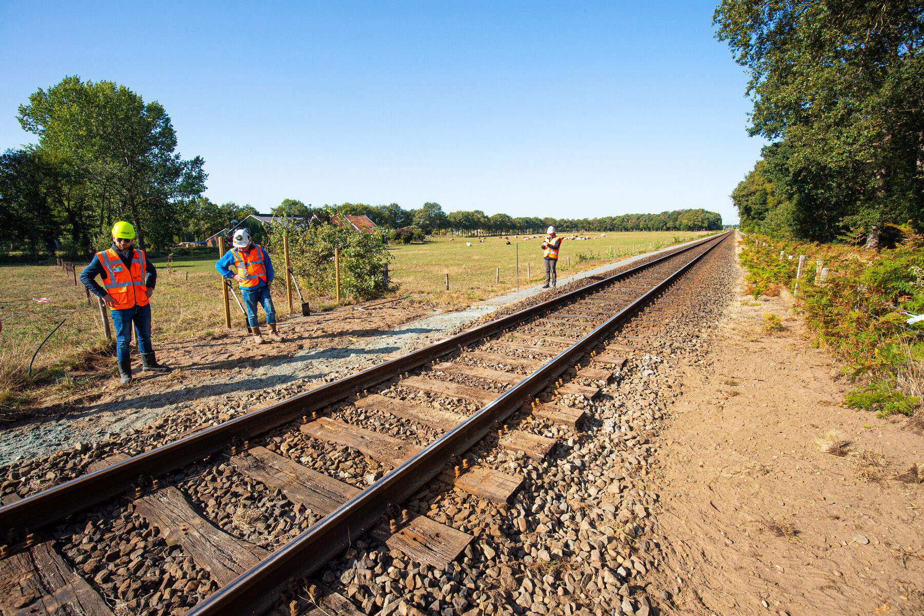 Ook Groot Heinenweg in Aalten is aangepakt: de overweg is uit het spoor gehaald