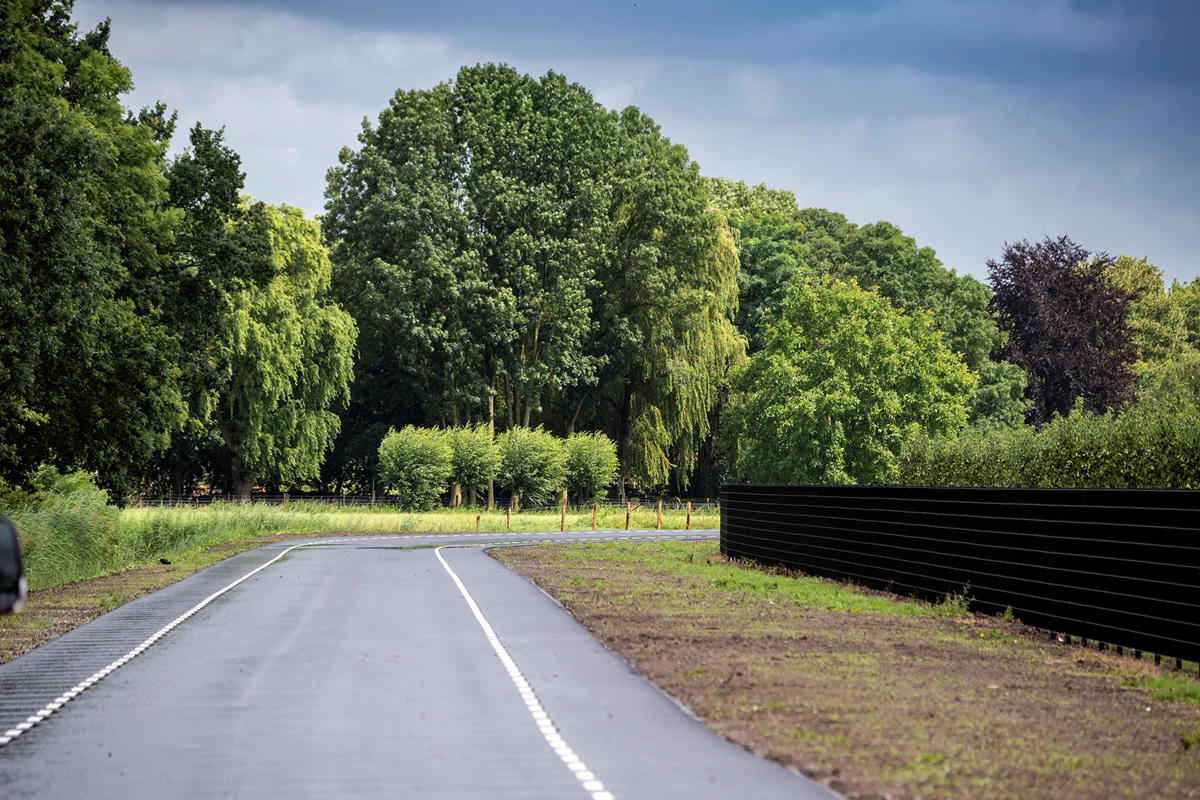 De nieuwe randweg in Tricht: Hooglandscheweg